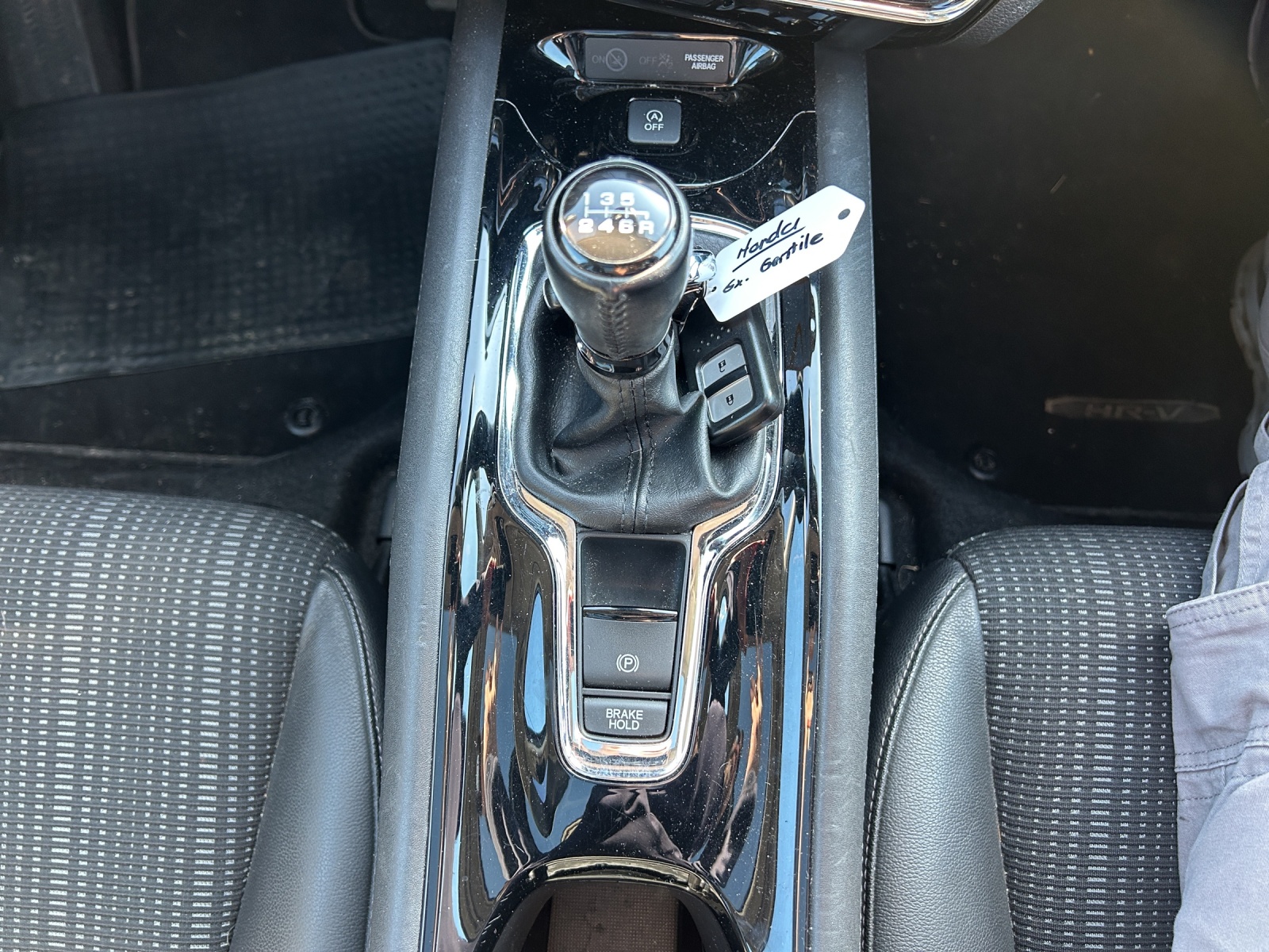 HONDA HR-V 1.6i-DTEC Executive-image-12
