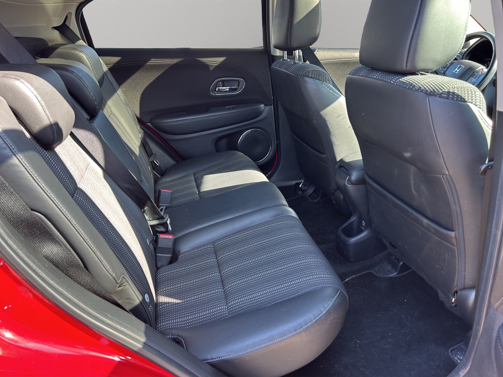 HONDA HR-V 1.6i-DTEC Executive-image-15