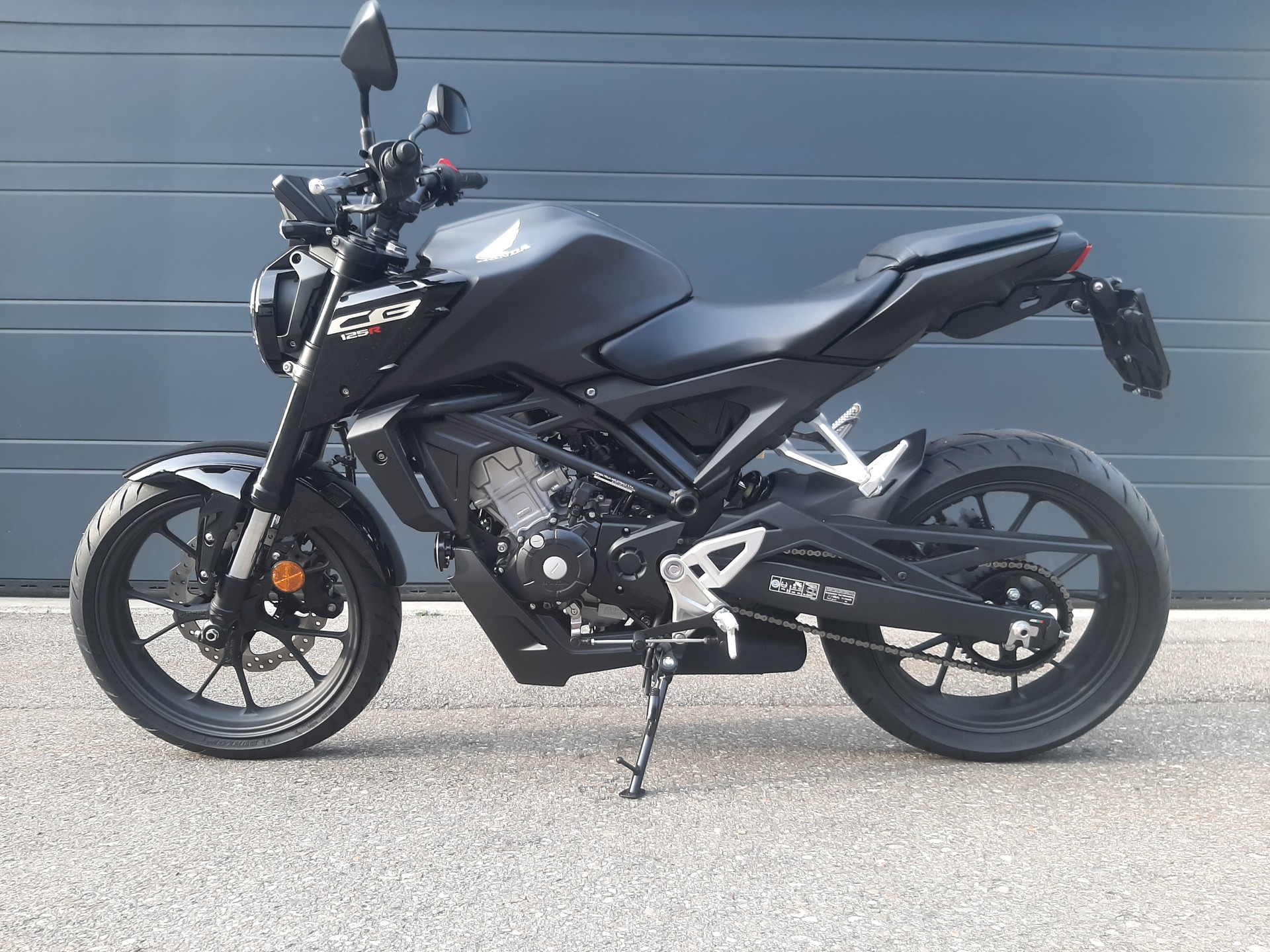 HONDA CB 125 R-showroom-element-1