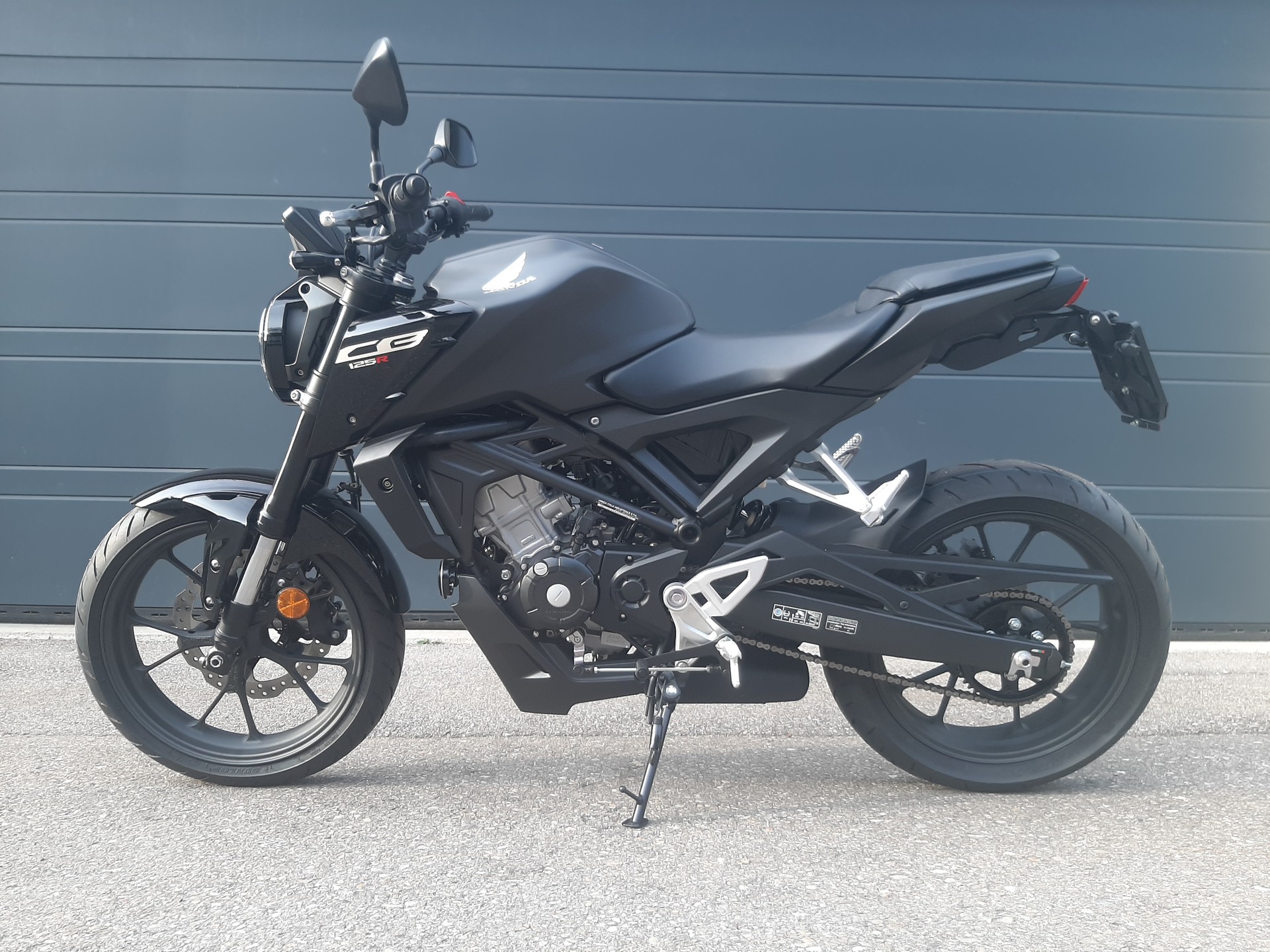 HONDA CB 125 R-showroom-element-2