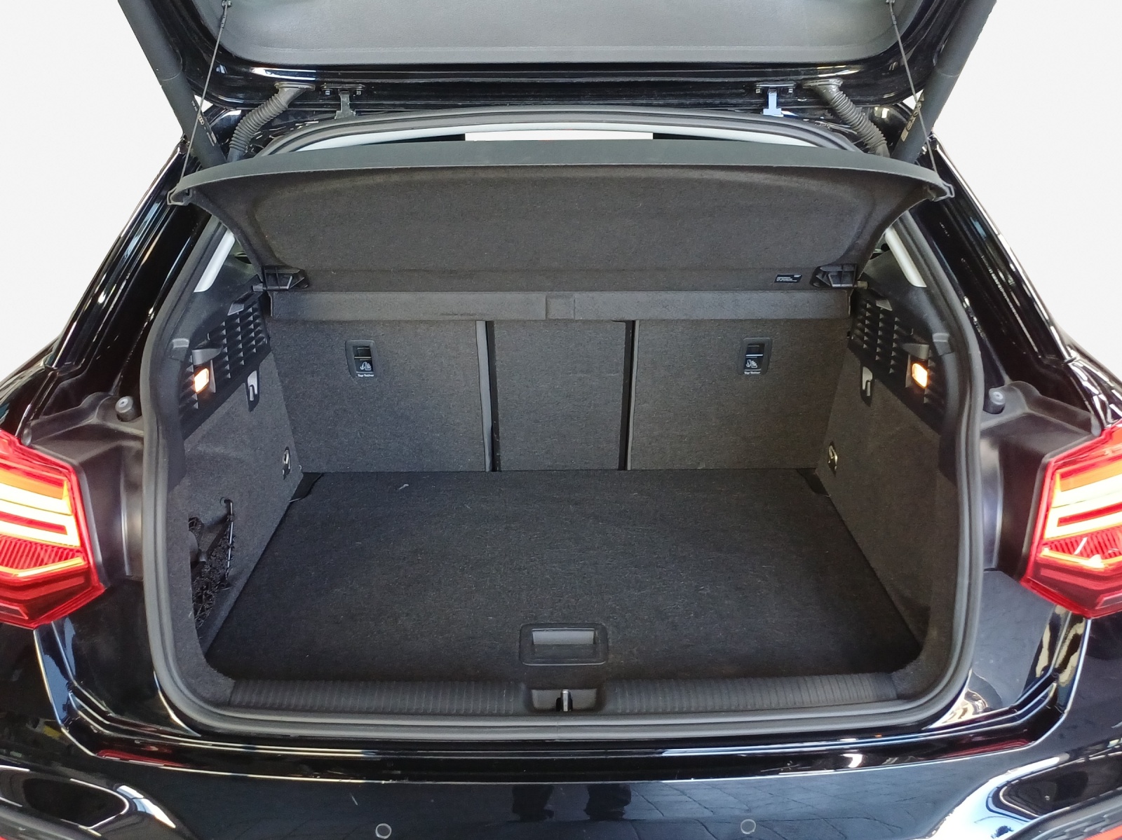 AUDI Q2 40 TFSI Attraction quattro S-tronic-image-14