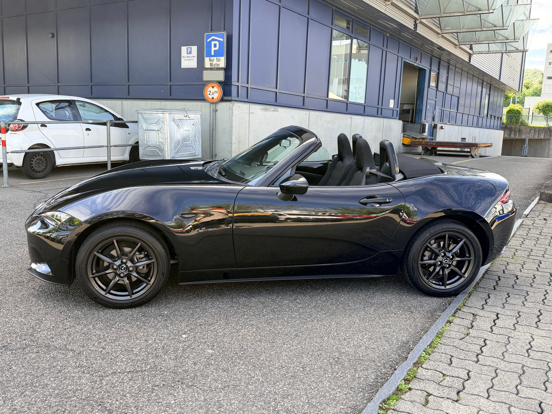 MAZDA MX-5 SKYACTIV-G 131 Ambition-image-4
