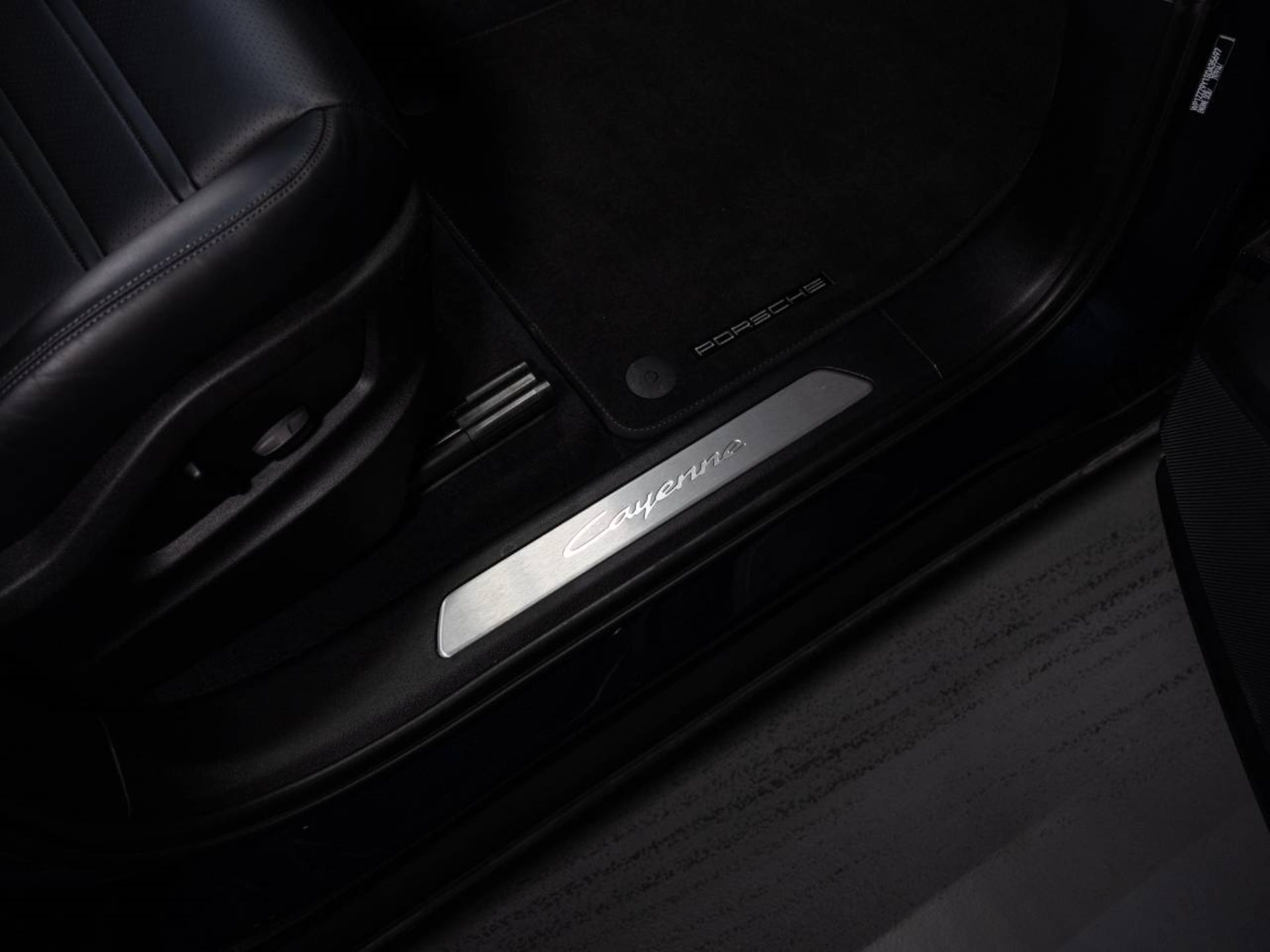 PORSCHE Cayenne E-Hybrid Coupé-image-19