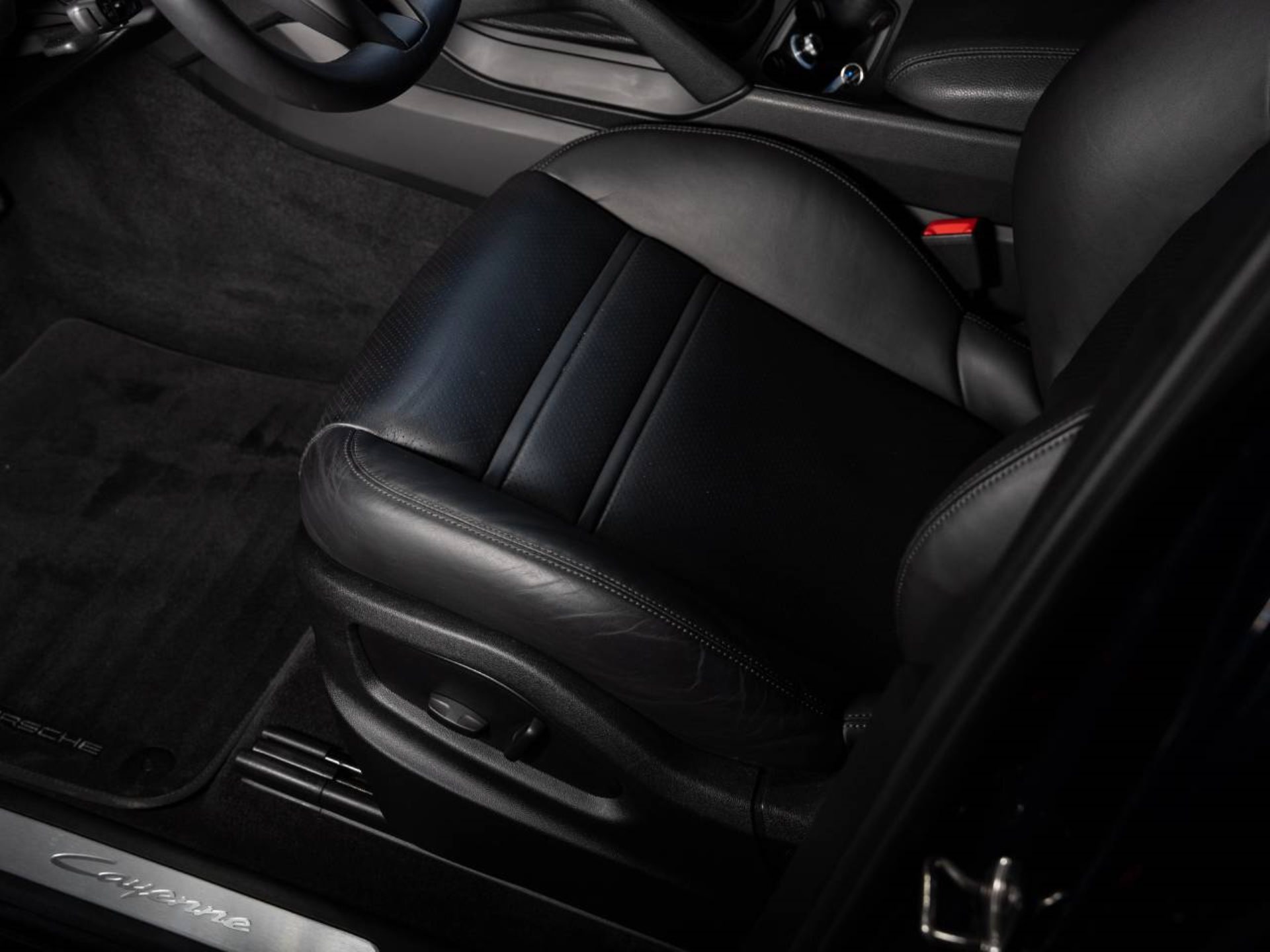 PORSCHE Cayenne E-Hybrid Coupé-image-15