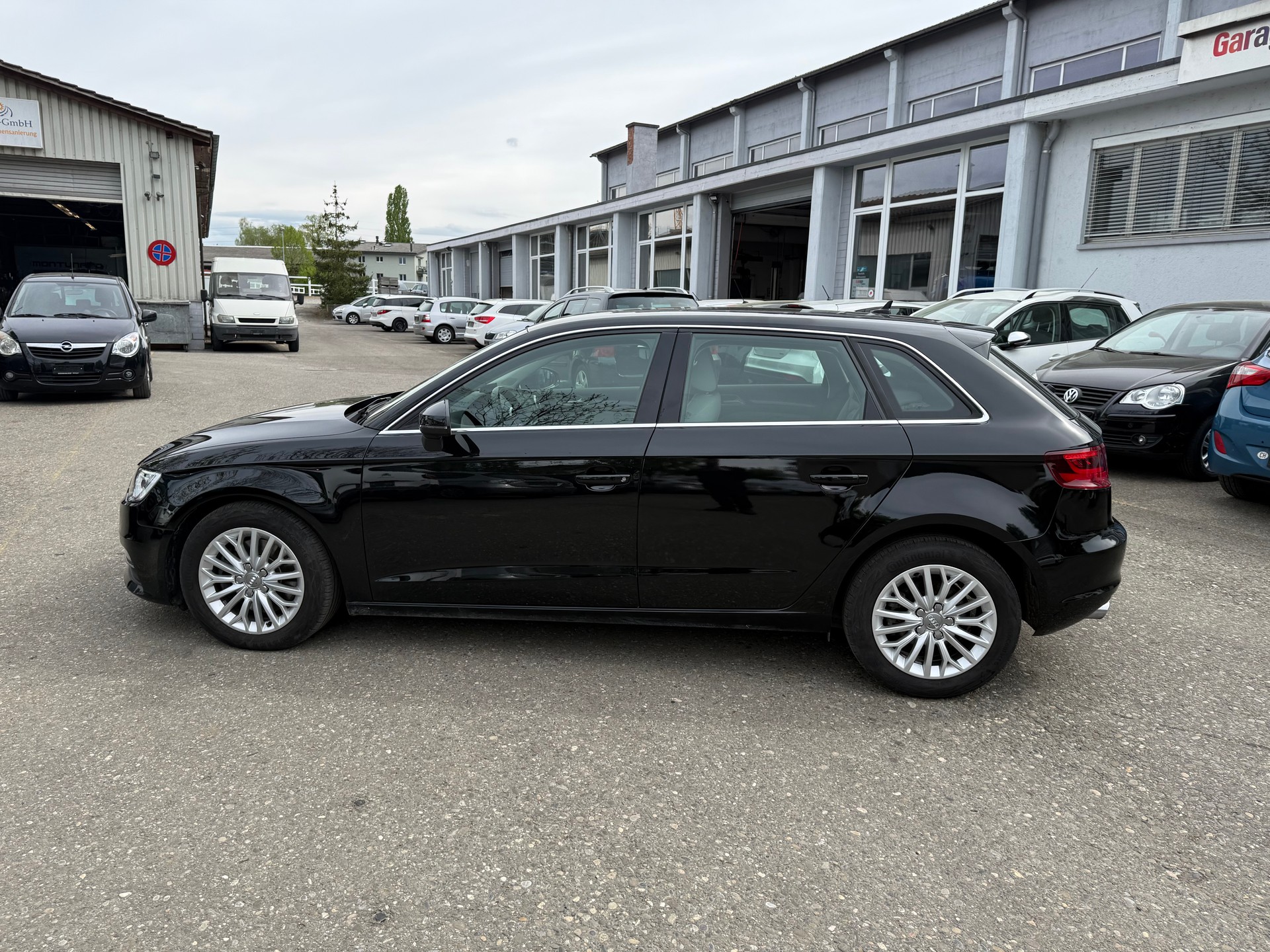 AUDI A3 Sportback 1.8 TFSI Ambiente quattro S-tronic-image-5