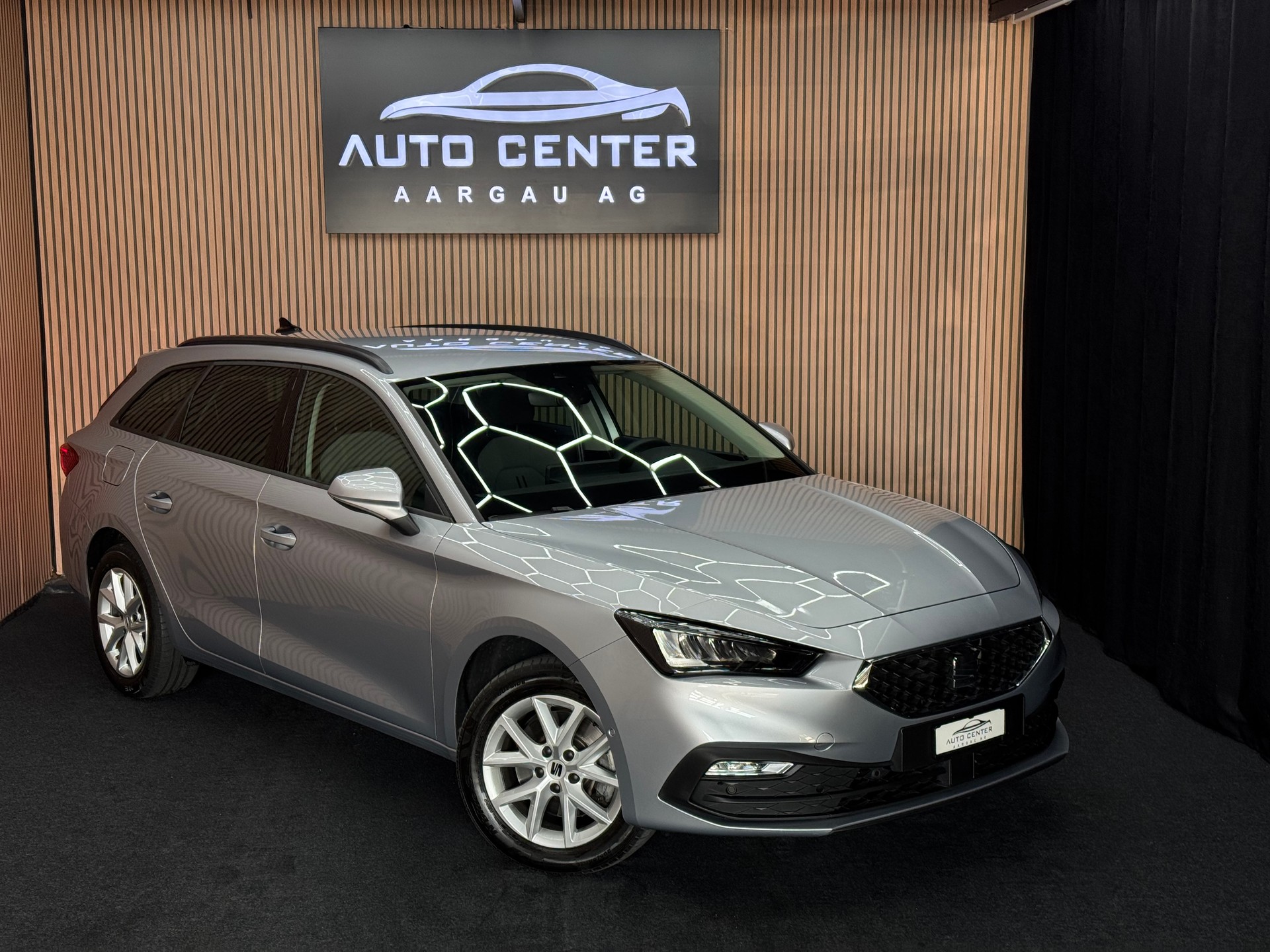 SEAT Leon ST 2.0 TDI Style DSG | 1 Jahr Garantie | CH-Fahrzeug | *ab CHF 199.-/ Monat*-image-0