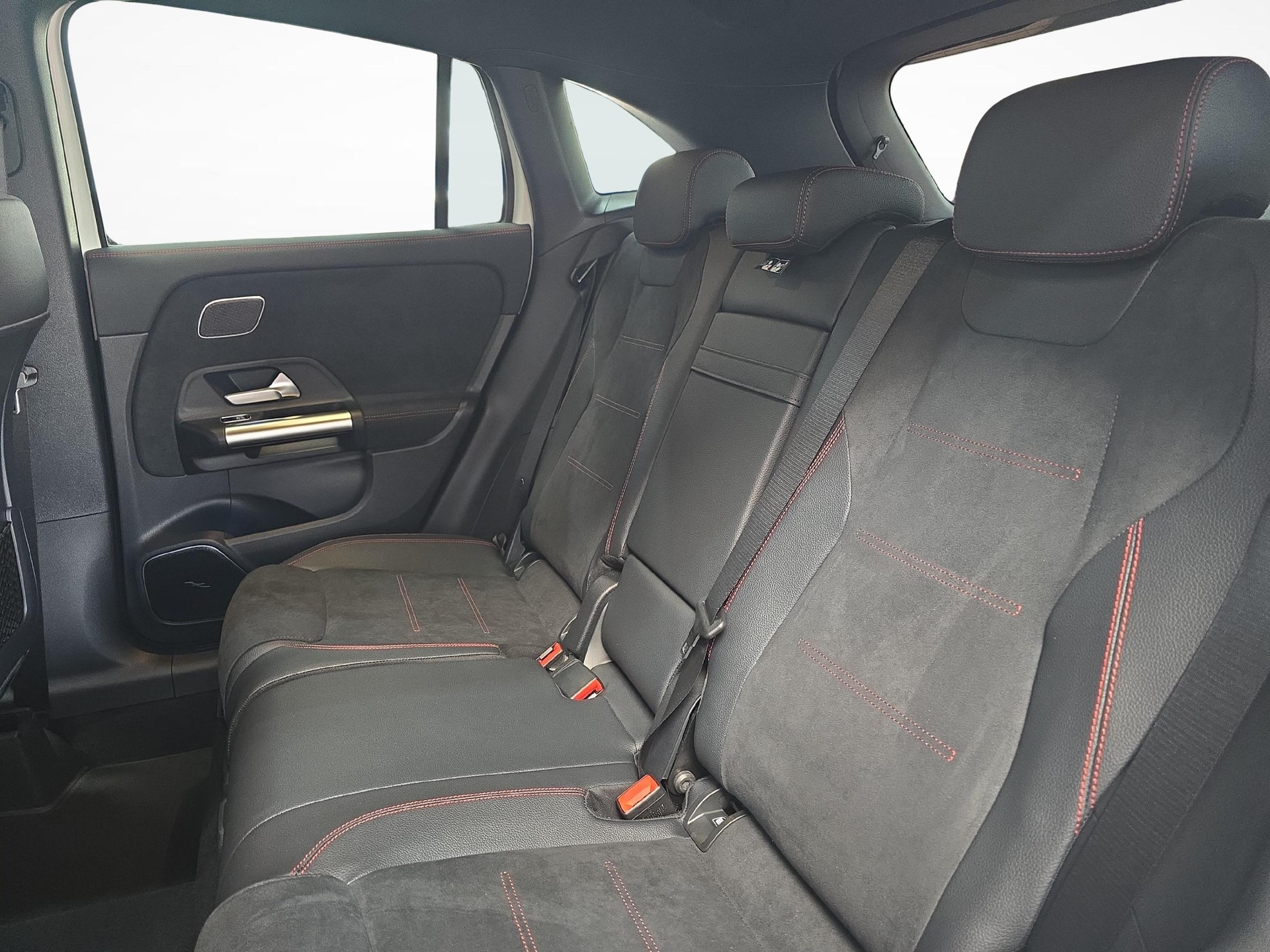MERCEDES-BENZ GLA 250 e EQ Star AMG Line-image-8