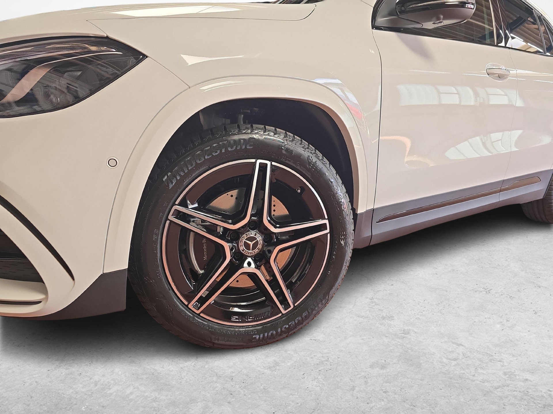 MERCEDES-BENZ GLA 250 e EQ Star AMG Line-image-10