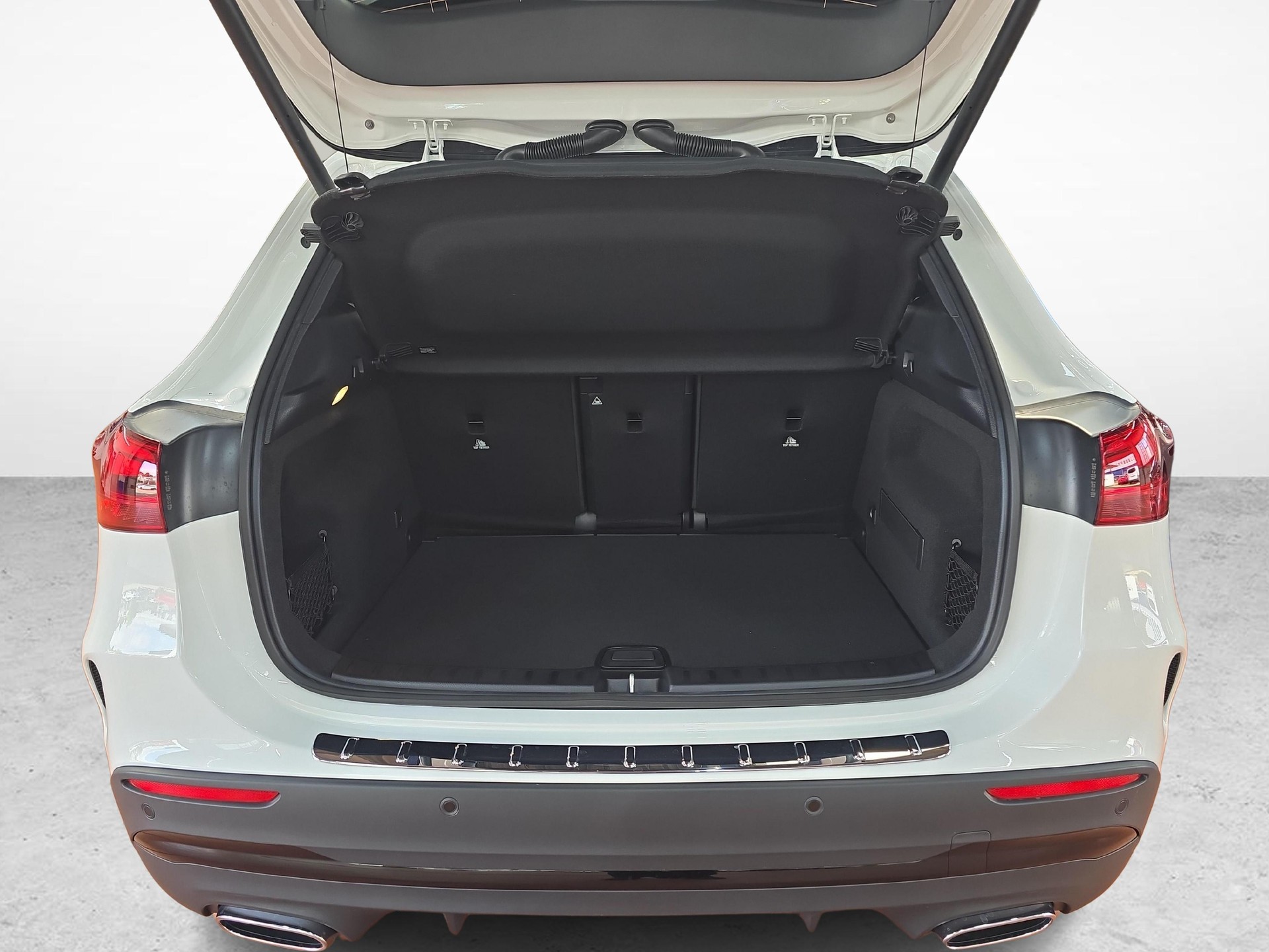 MERCEDES-BENZ GLA 250 e EQ Star AMG Line-image-9