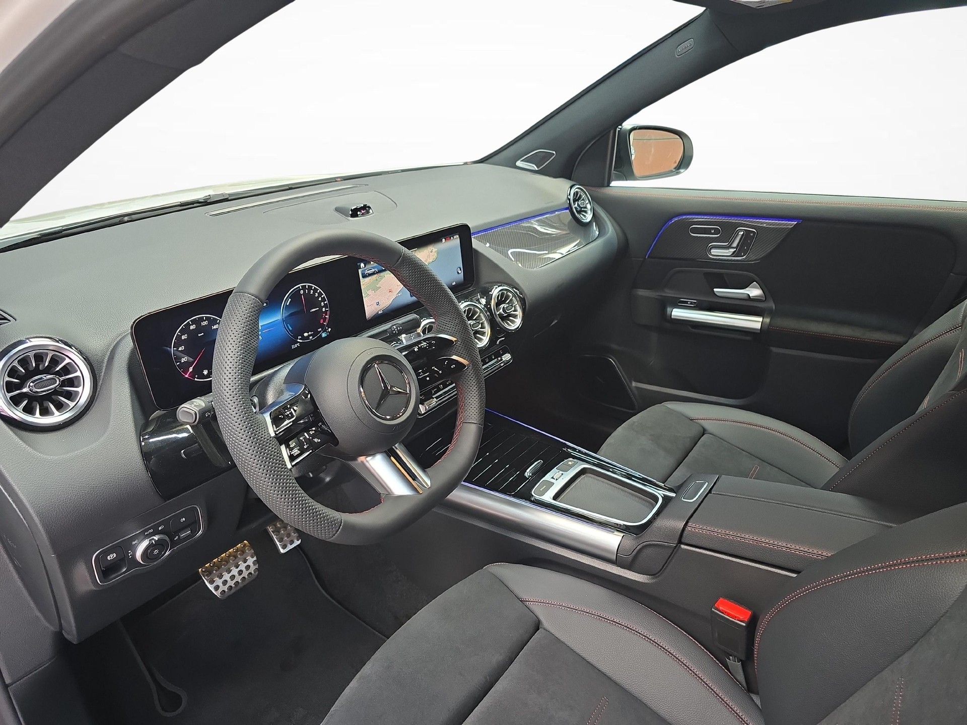 MERCEDES-BENZ GLA 250 e EQ Star AMG Line-image-4