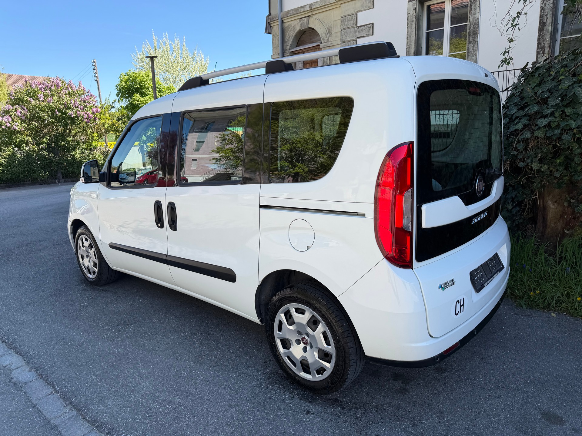 FIAT Doblò 1.4 T-Jet Natural Power Lounge-image-2