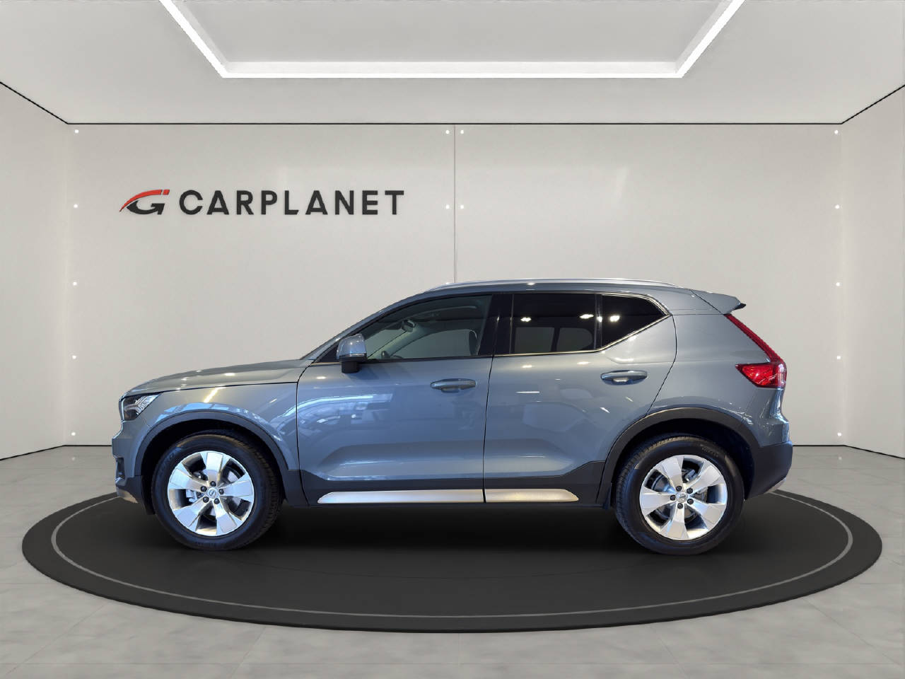VOLVO XC40 1.5 T2 Momentum-image-1