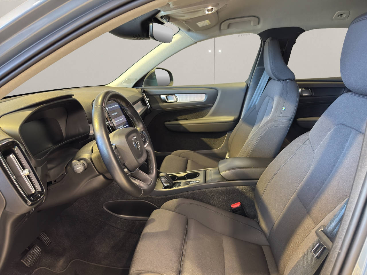 VOLVO XC40 1.5 T2 Momentum-image-4
