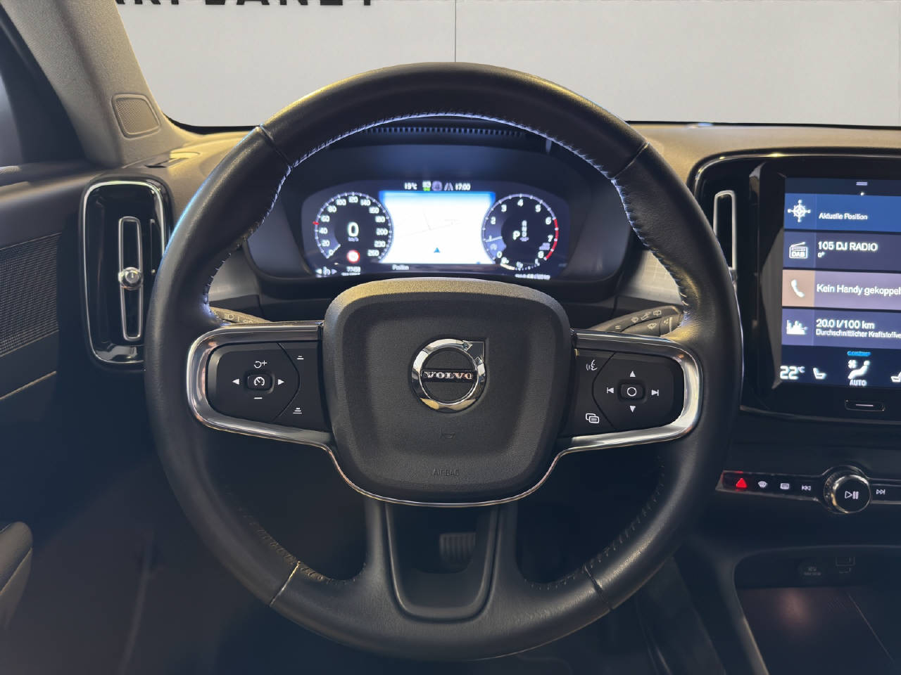 VOLVO XC40 1.5 T2 Momentum-image-6
