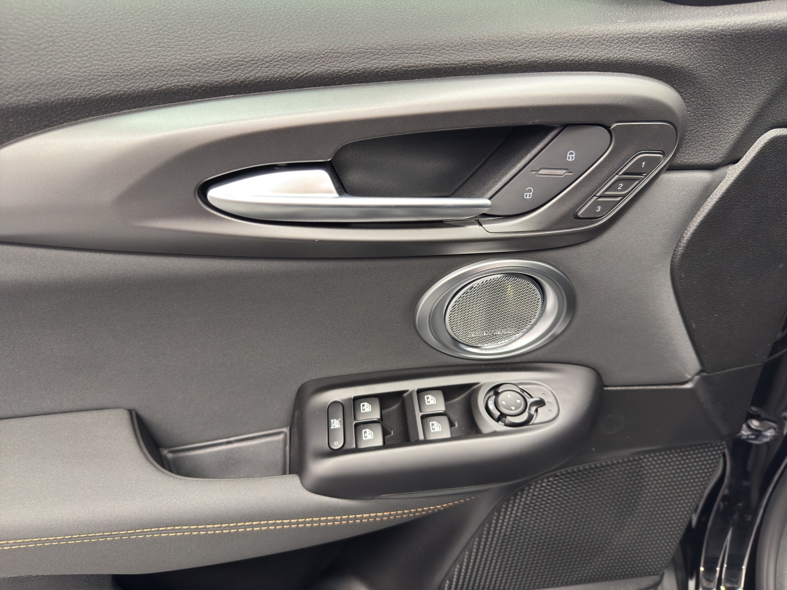 ALFA ROMEO Tonale 1.3 Plug-in Hybrid Veloce Q4-image-13