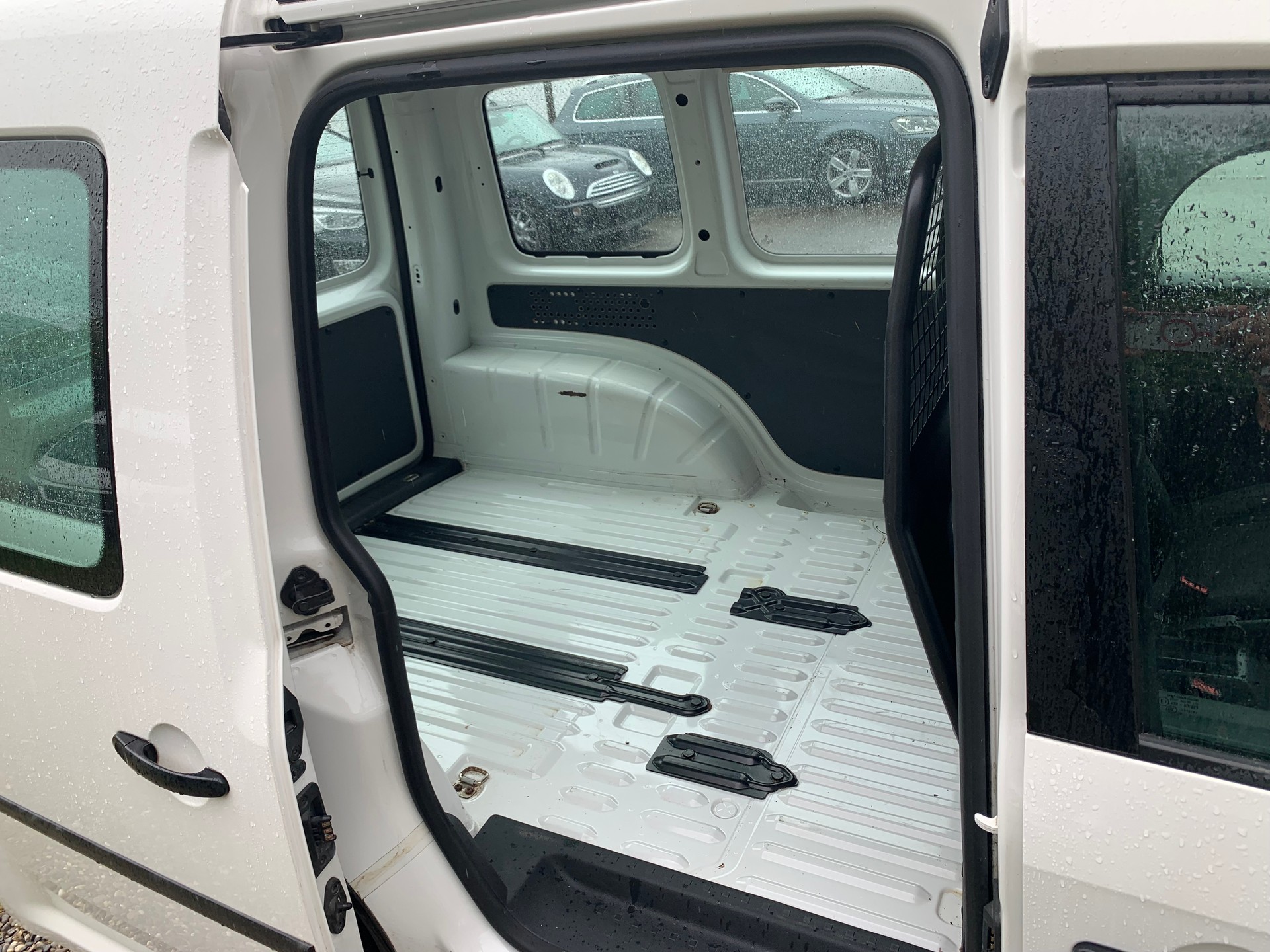 VW Caddy 1.4TGI BlueMotion Technology-image-11