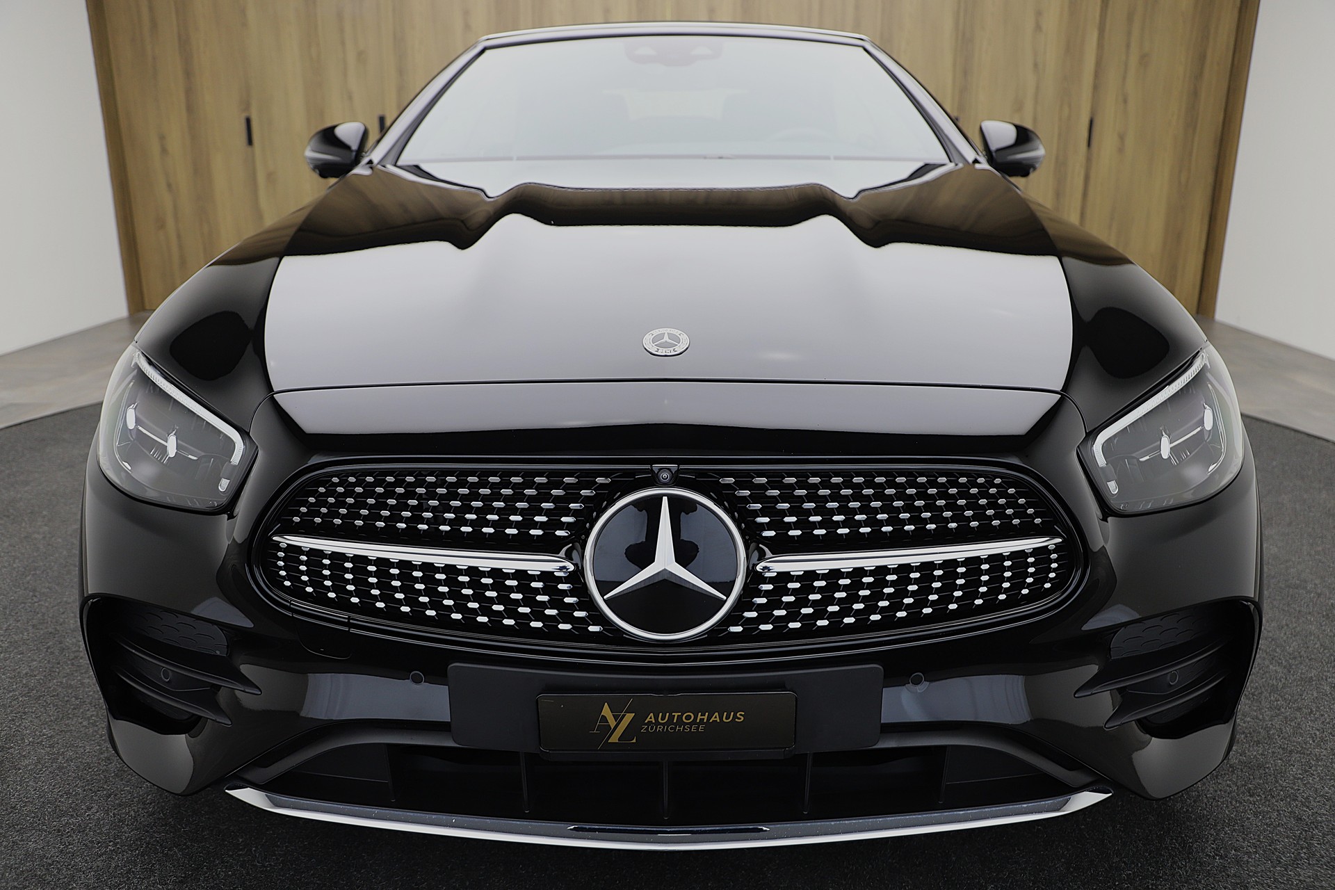 MERCEDES-BENZ E 220 d Cabriolet AMG Line 9G-Tronic-image-2