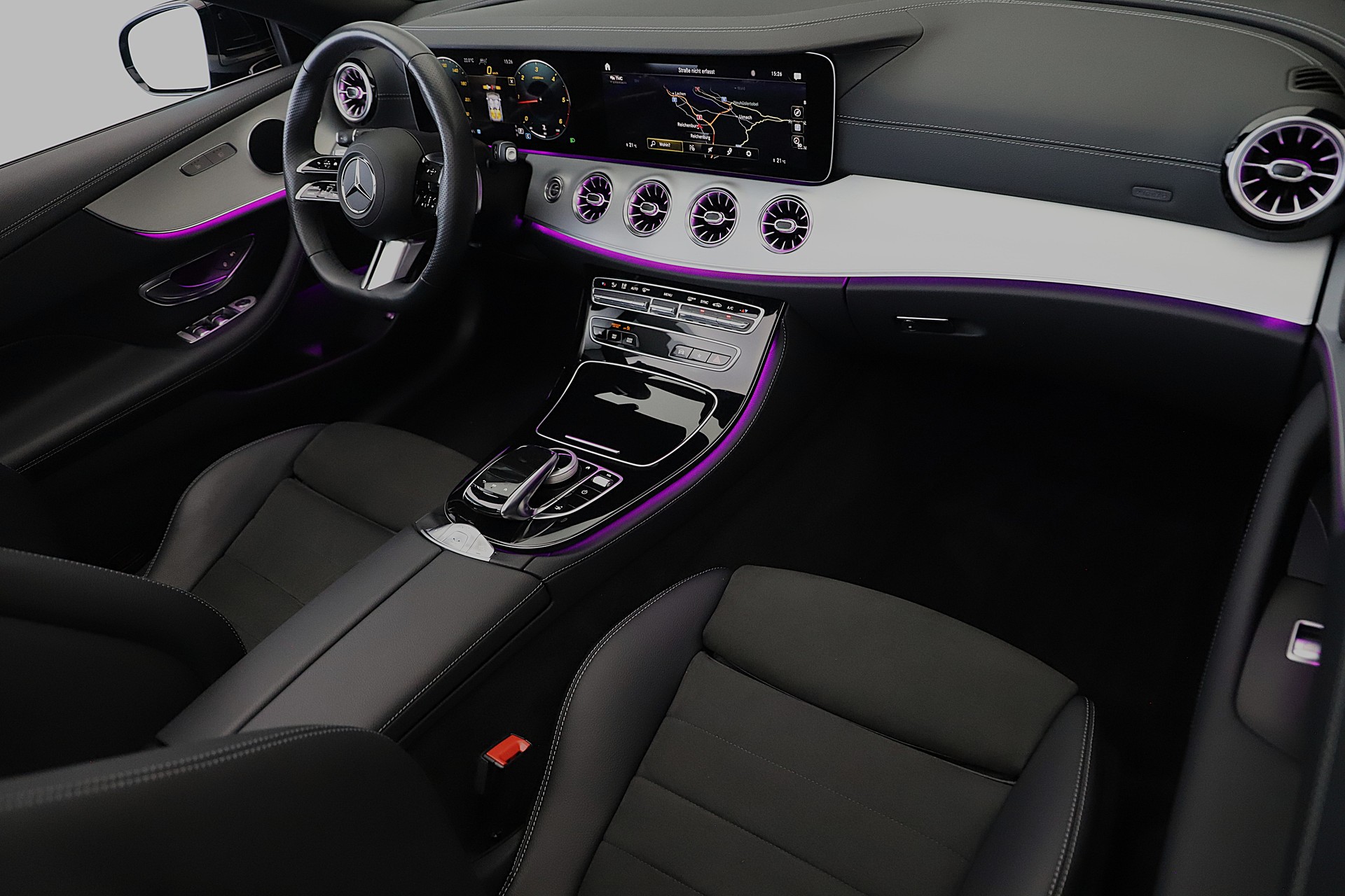 MERCEDES-BENZ E 220 d Cabriolet AMG Line 9G-Tronic-image-8