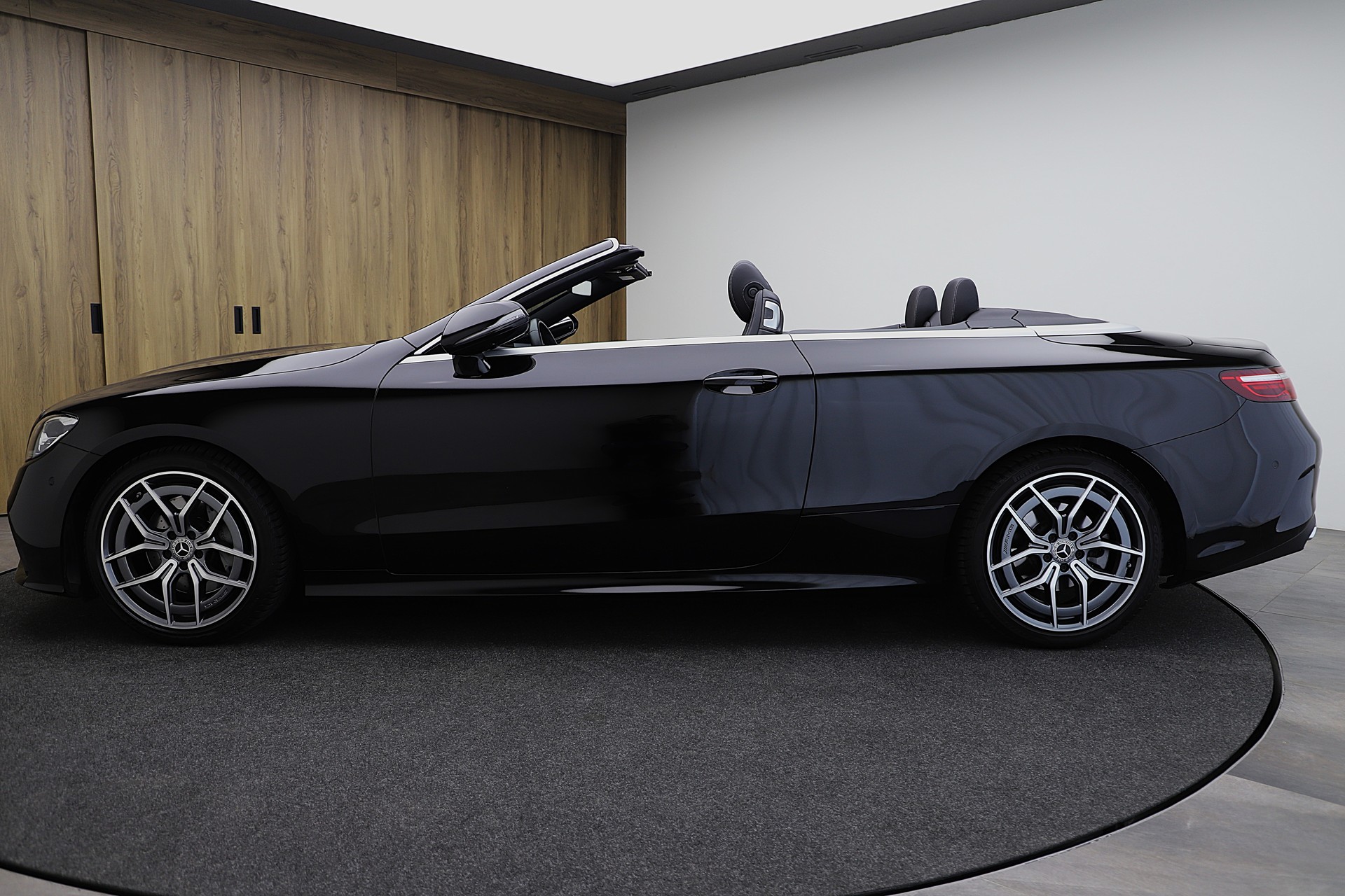 MERCEDES-BENZ E 220 d Cabriolet AMG Line 9G-Tronic-image-3