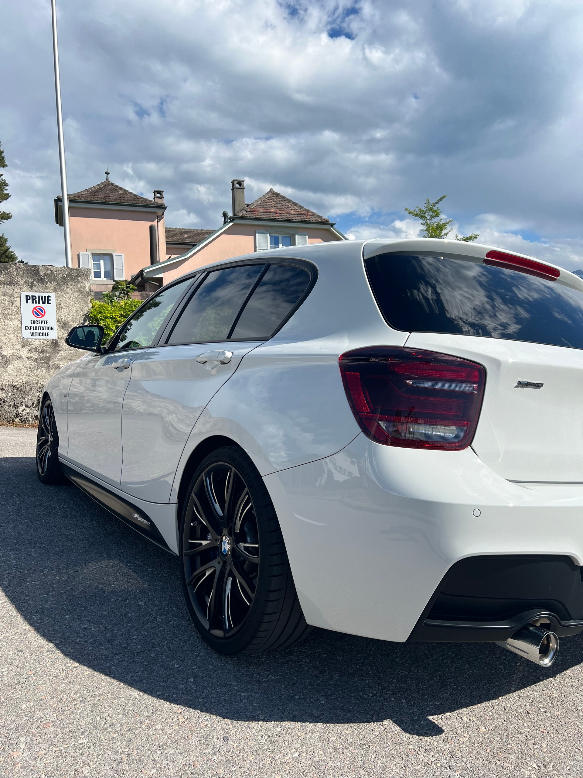 BMW M135i xDrive Steptronic-image-13