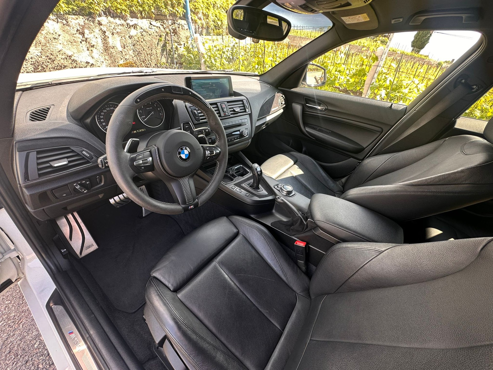 BMW M135i xDrive Steptronic-image-7