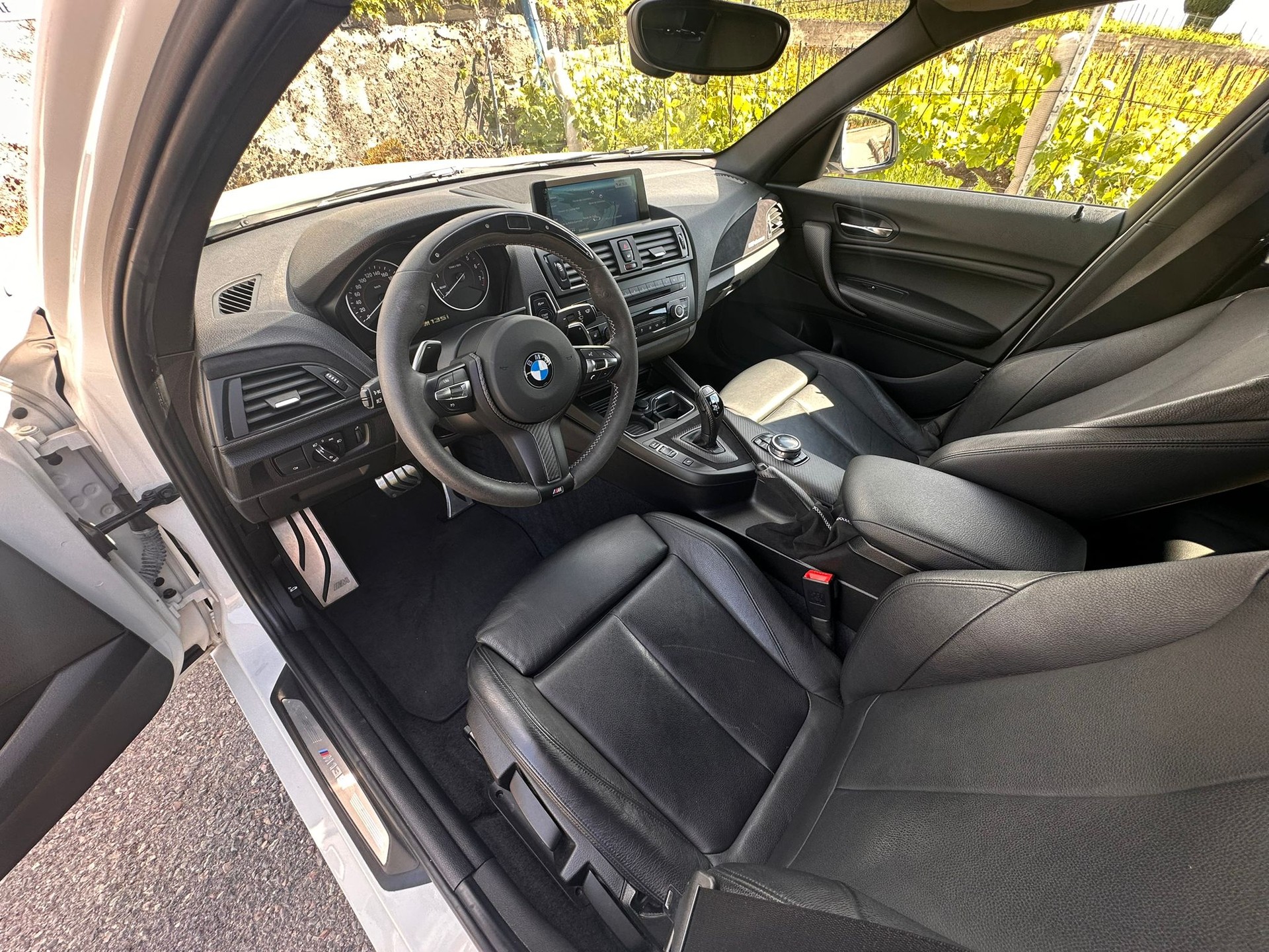 BMW M135i xDrive Steptronic-image-5