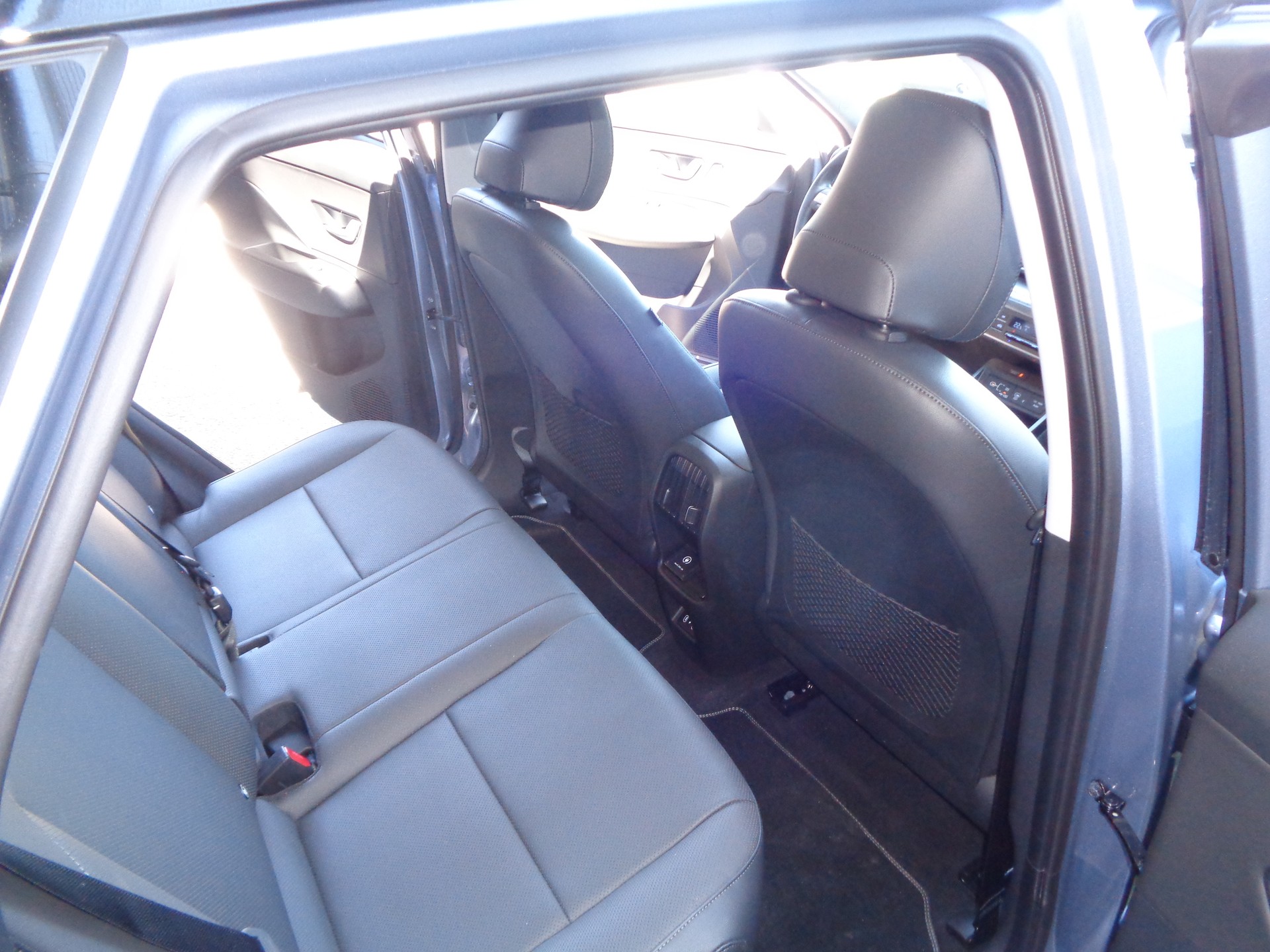 HYUNDAI Kona EV 65.4 kWh Vertex-image-11