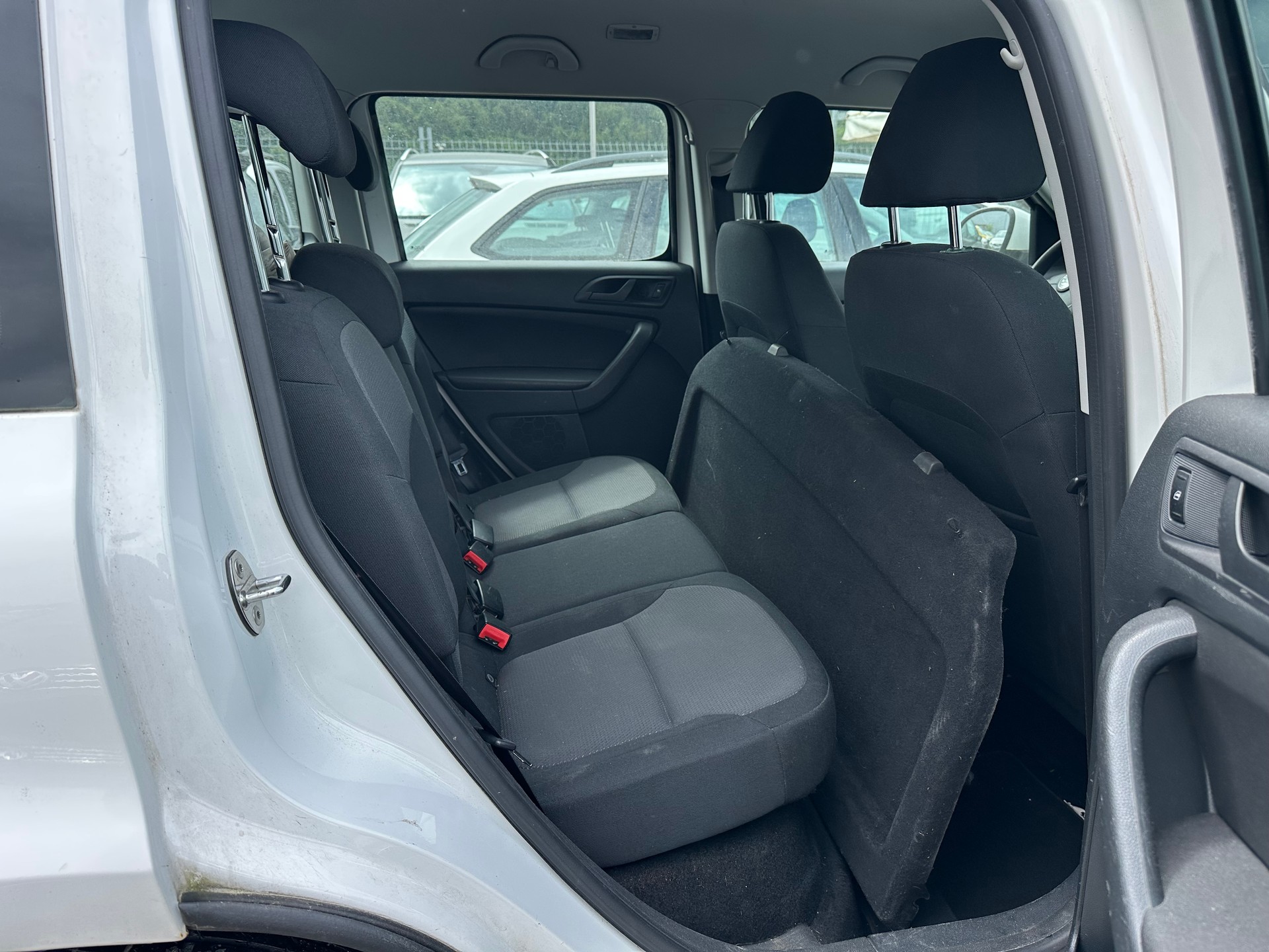SKODA Yeti 1.8 TSI Ambition 4x4 DSG-image-13