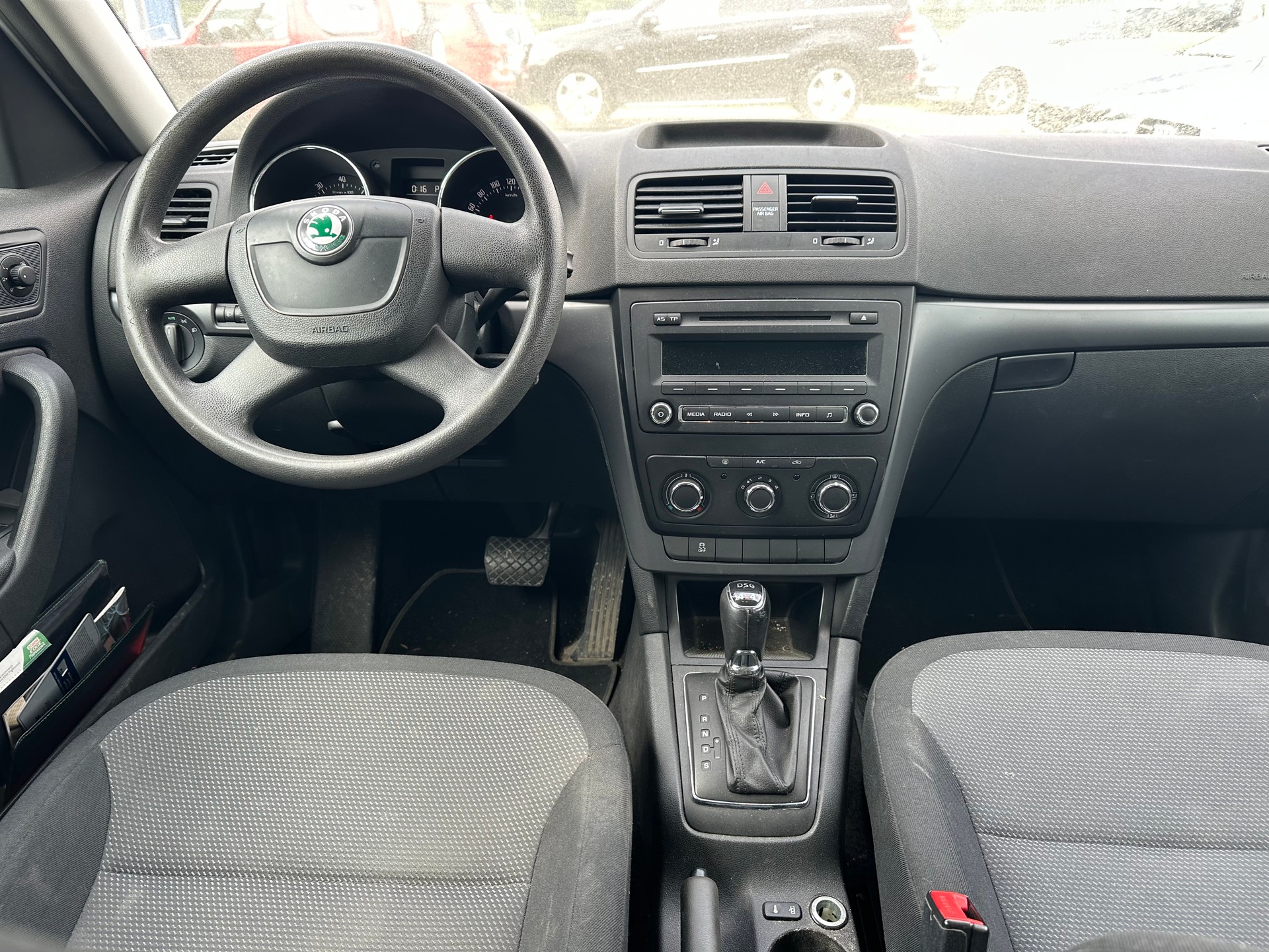 SKODA Yeti 1.8 TSI Ambition 4x4 DSG-image-10