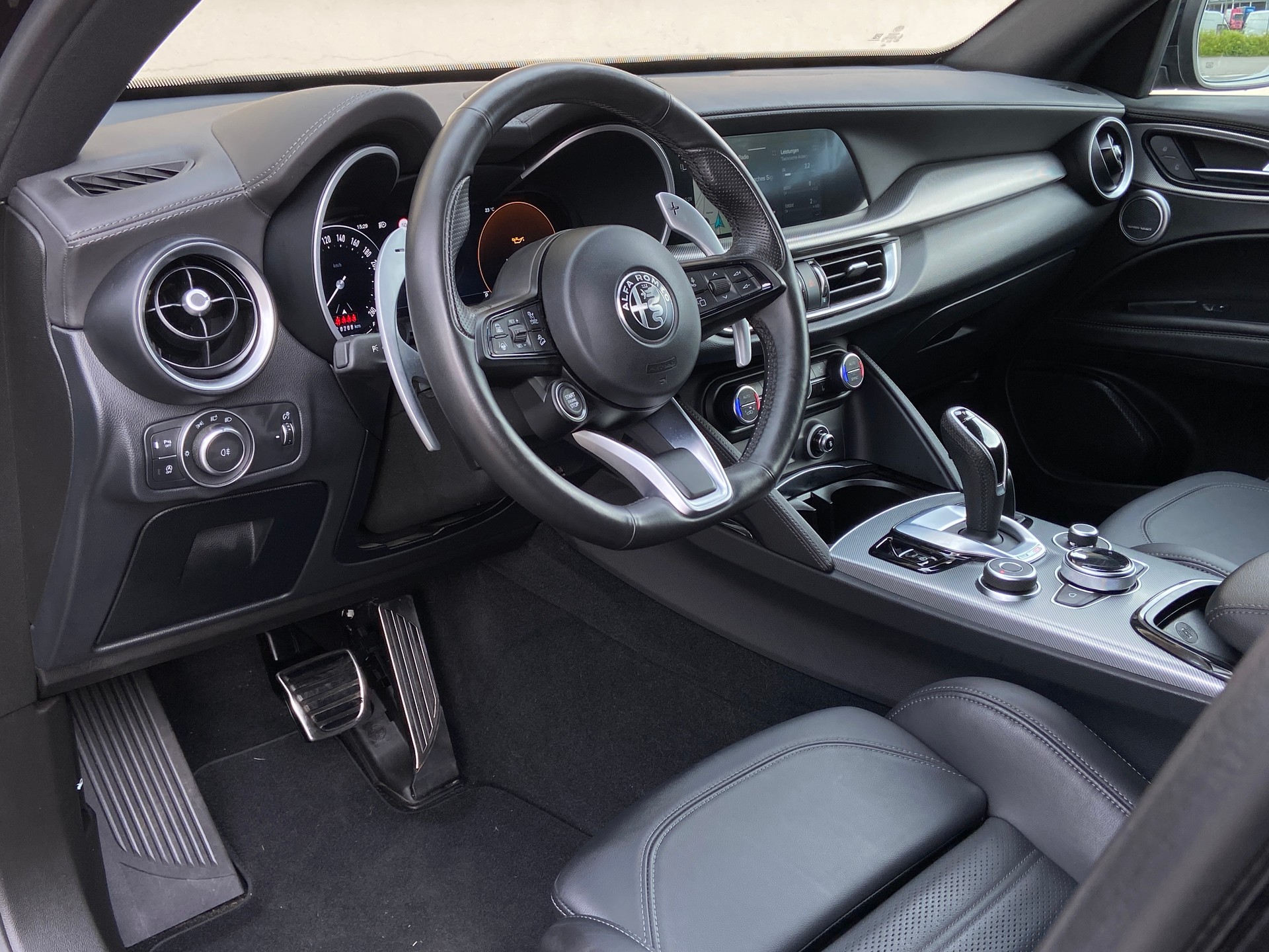 ALFA ROMEO Stelvio 2.0 Veloce Pack Premium Sky Q4 AT8-image-3