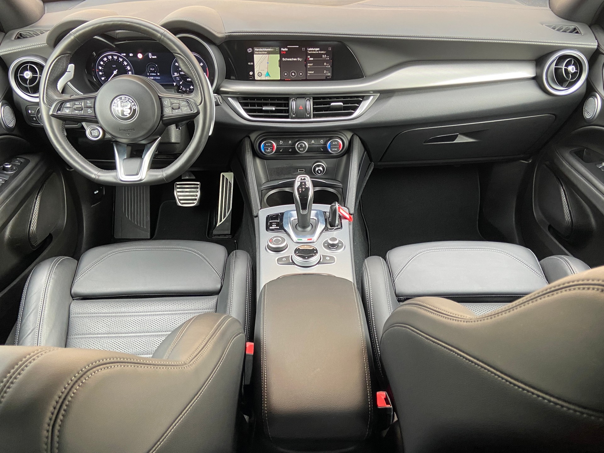 ALFA ROMEO Stelvio 2.0 Veloce Pack Premium Sky Q4 AT8-image-2