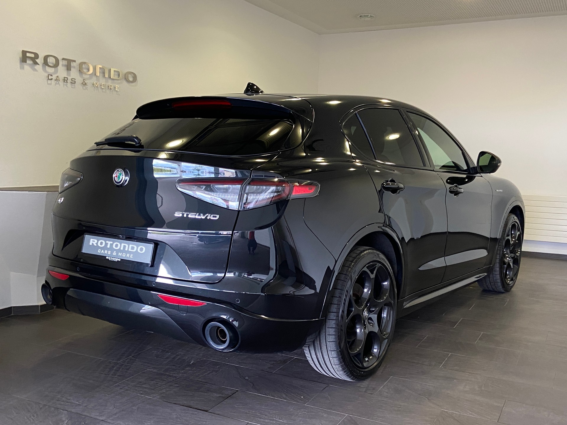 ALFA ROMEO Stelvio 2.0 Veloce Pack Premium Sky Q4 AT8-image-1