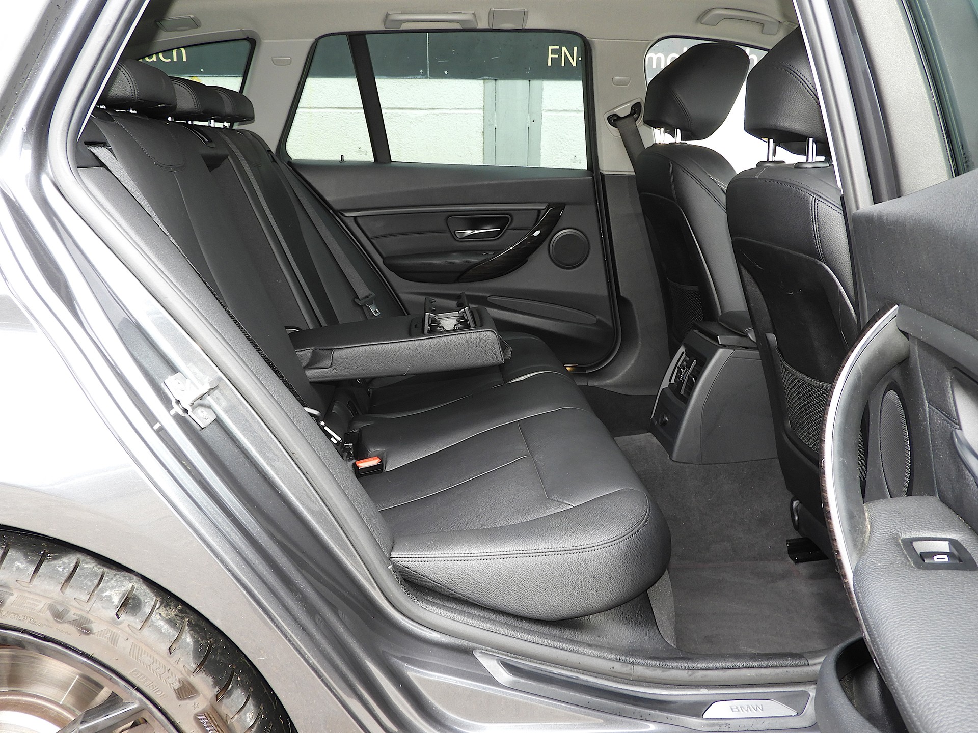 BMW 335i xDrive Touring Luxury Steptronic I ab MFK + Service I CH FZ I Garantie inkl. I 8-fach BMW Räder I DAB-image-11