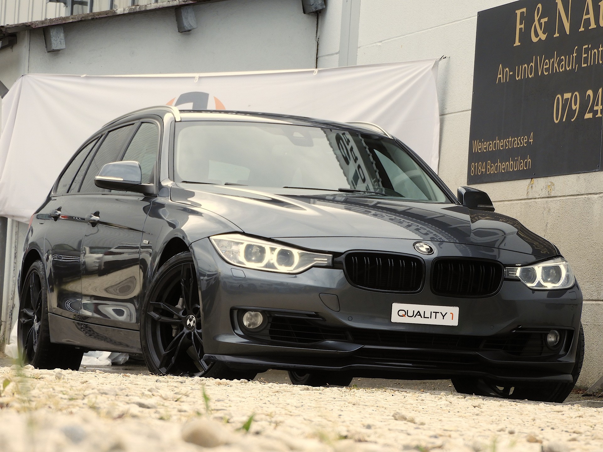 BMW 335i xDrive Touring Luxury Steptronic I ab MFK + Service I CH FZ I Garantie inkl. I 8-fach BMW Räder I DAB-image-0