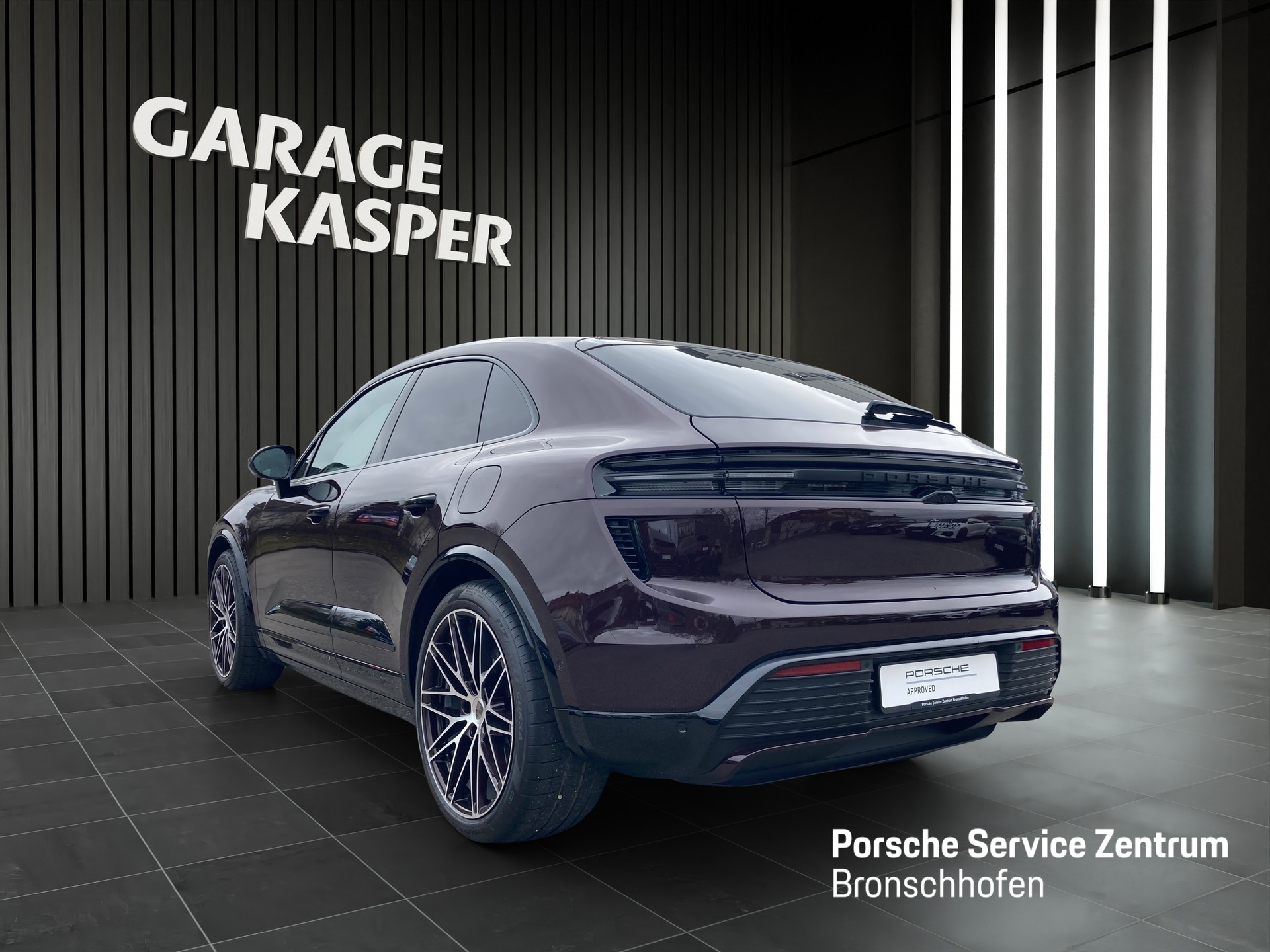 PORSCHE Macan Turbo-showroom-element-2