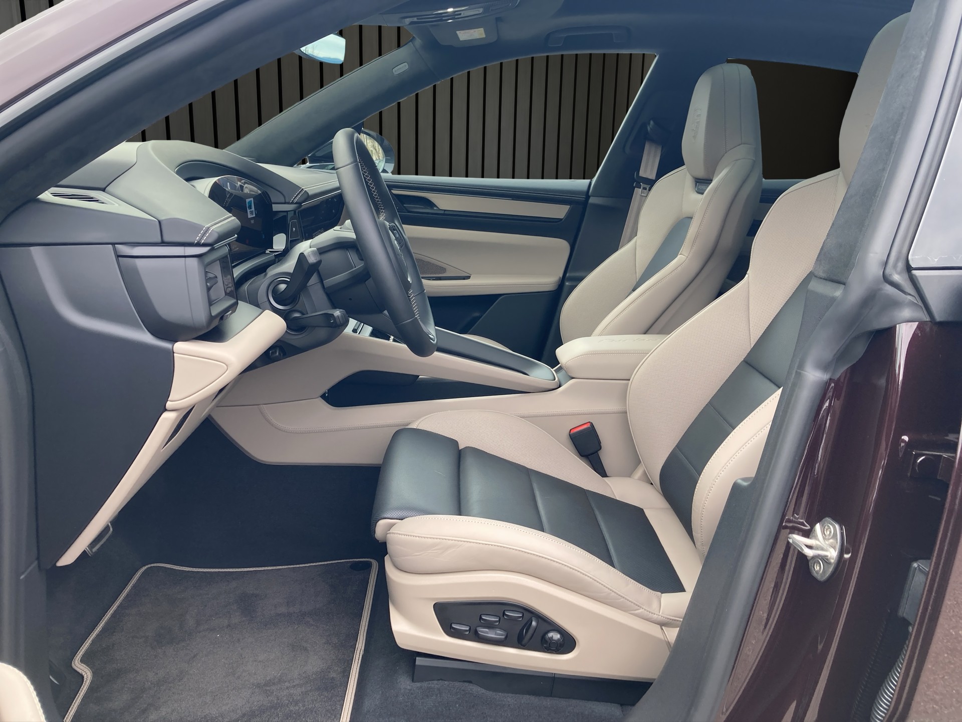 PORSCHE Macan Turbo-image-9