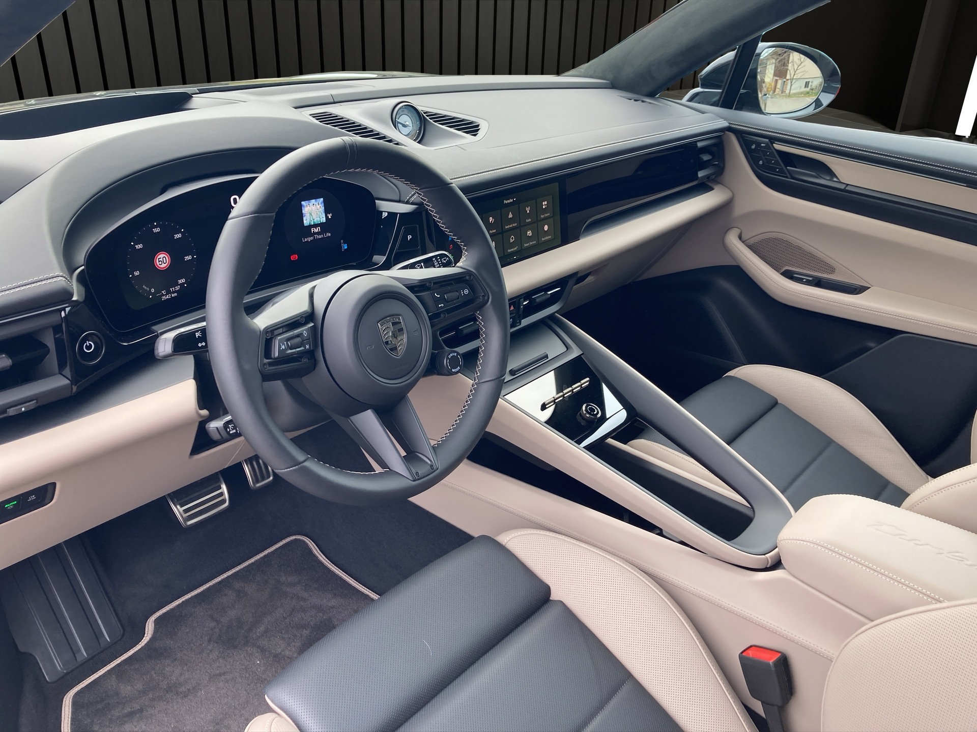 PORSCHE Macan Turbo-image-10