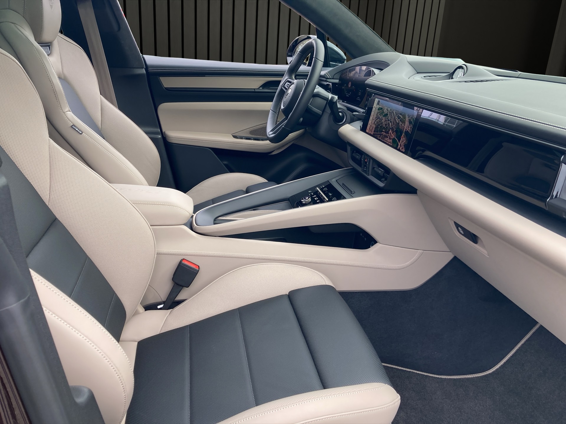 PORSCHE Macan Turbo-image-16