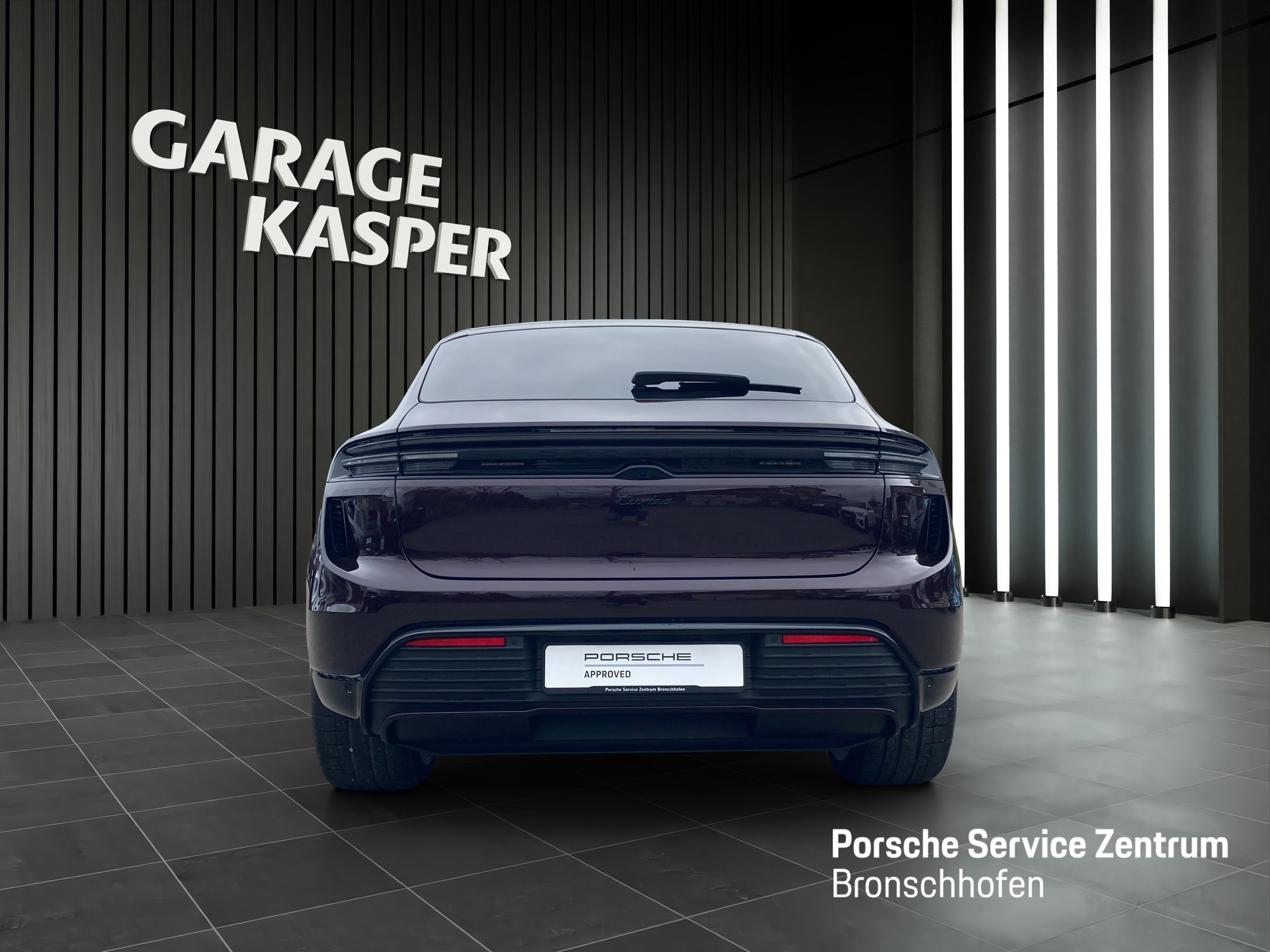 PORSCHE Macan Turbo-showroom-element-3