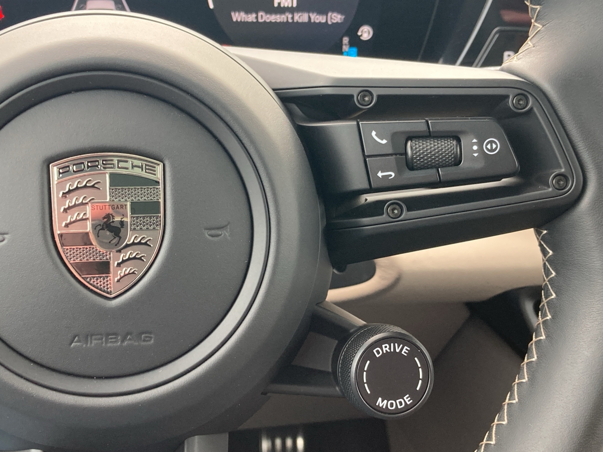 PORSCHE Macan Turbo-image-10