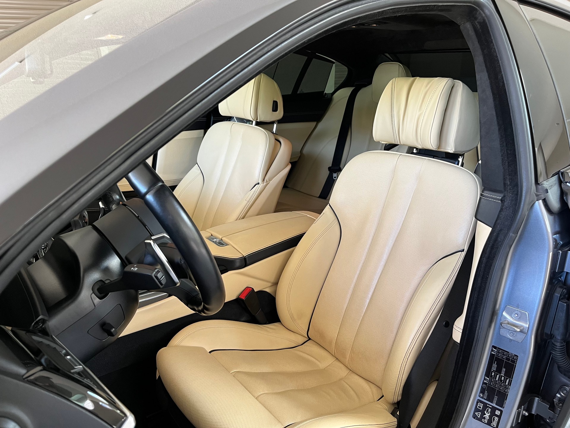 BMW 640d Gran Coupé xDrive (Individual)-image-12