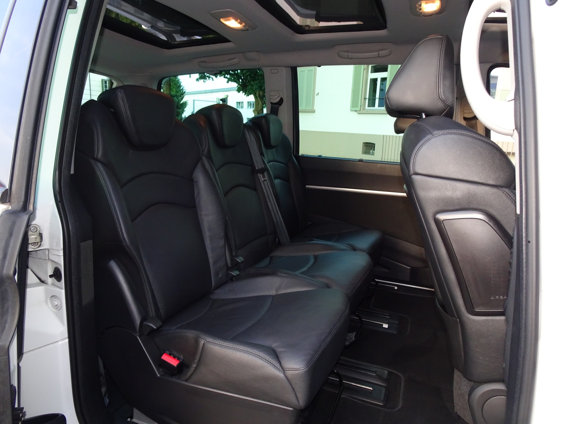 PEUGEOT 807 2.0 16V HDi Family+-image-8