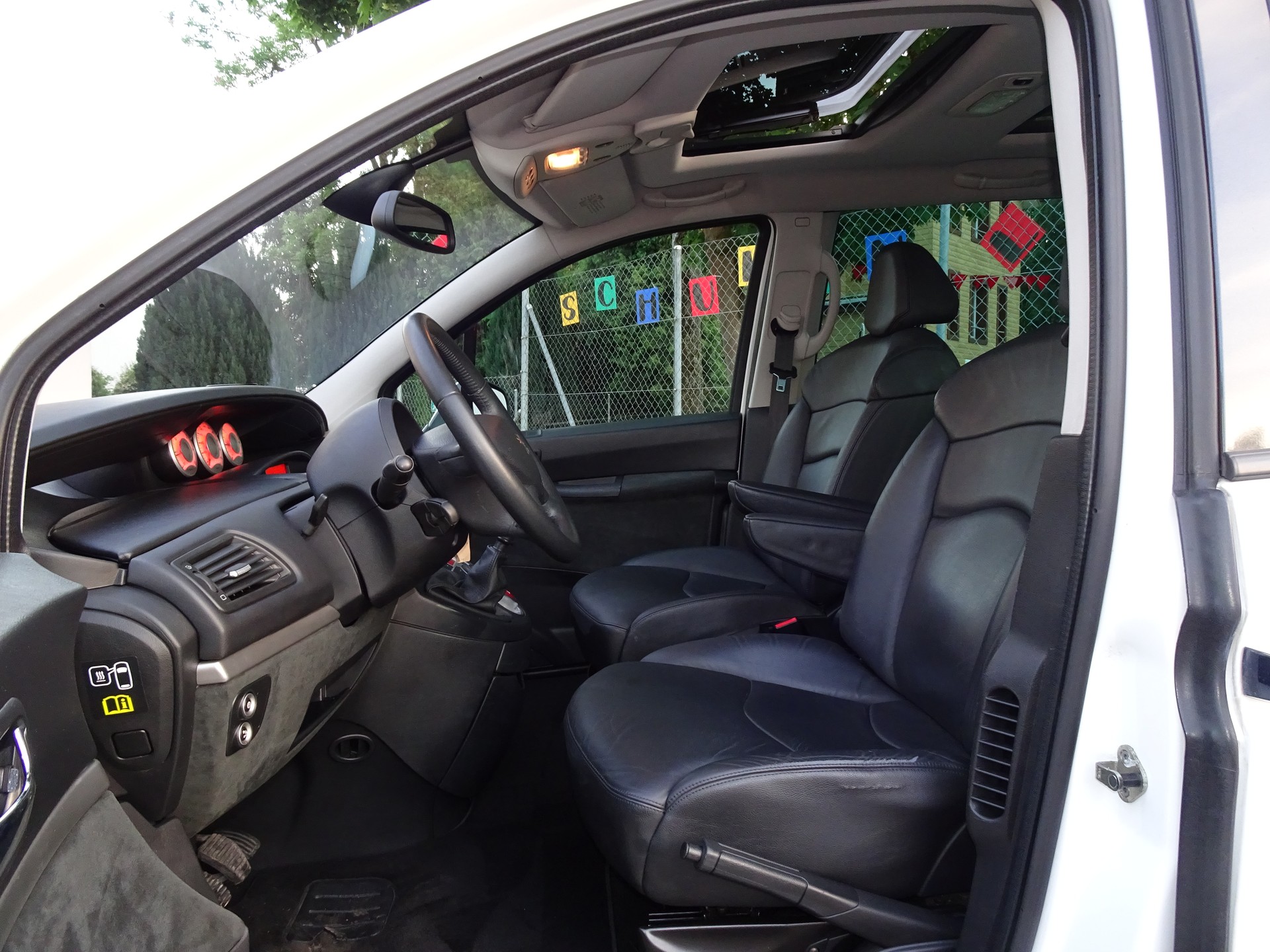 PEUGEOT 807 2.0 16V HDi Family+-image-6