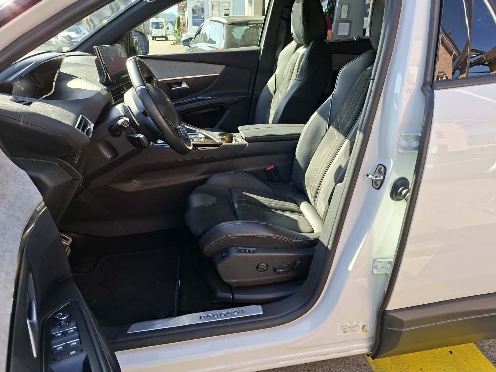 PEUGEOT 5008 1.6 PureTech GT Pack-image-6