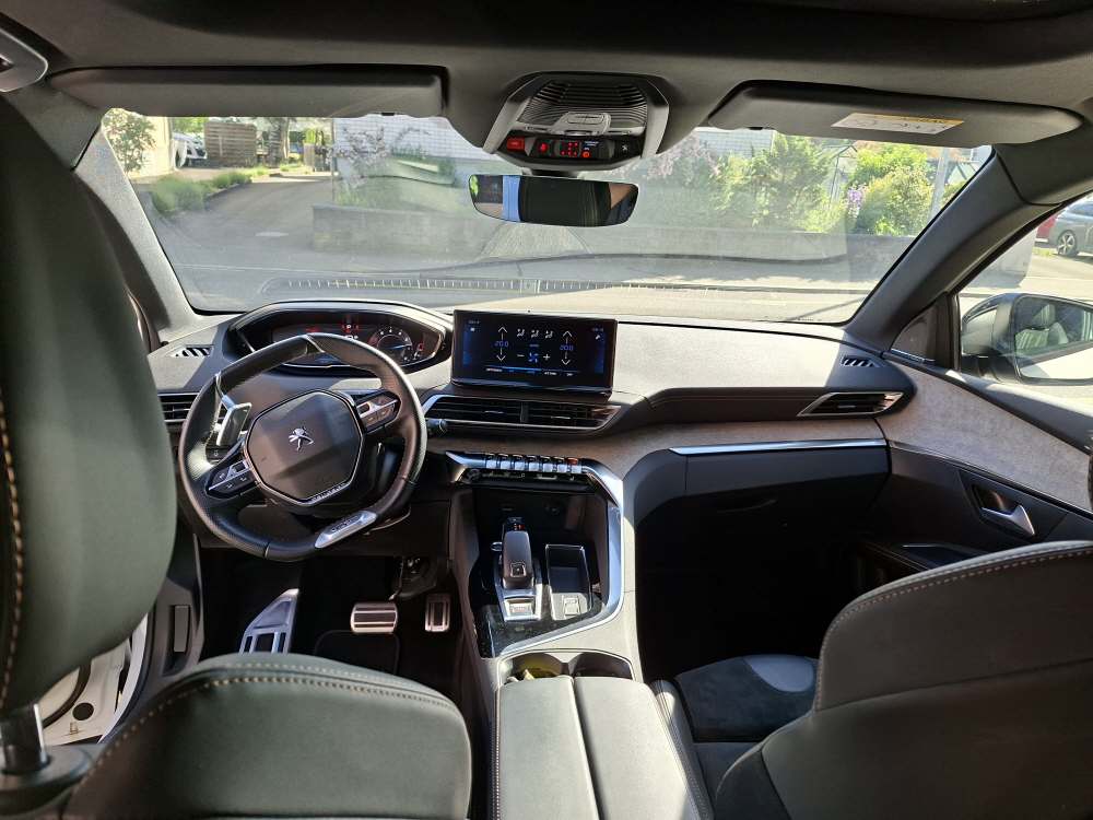 PEUGEOT 5008 1.6 PureTech GT Pack-image-11