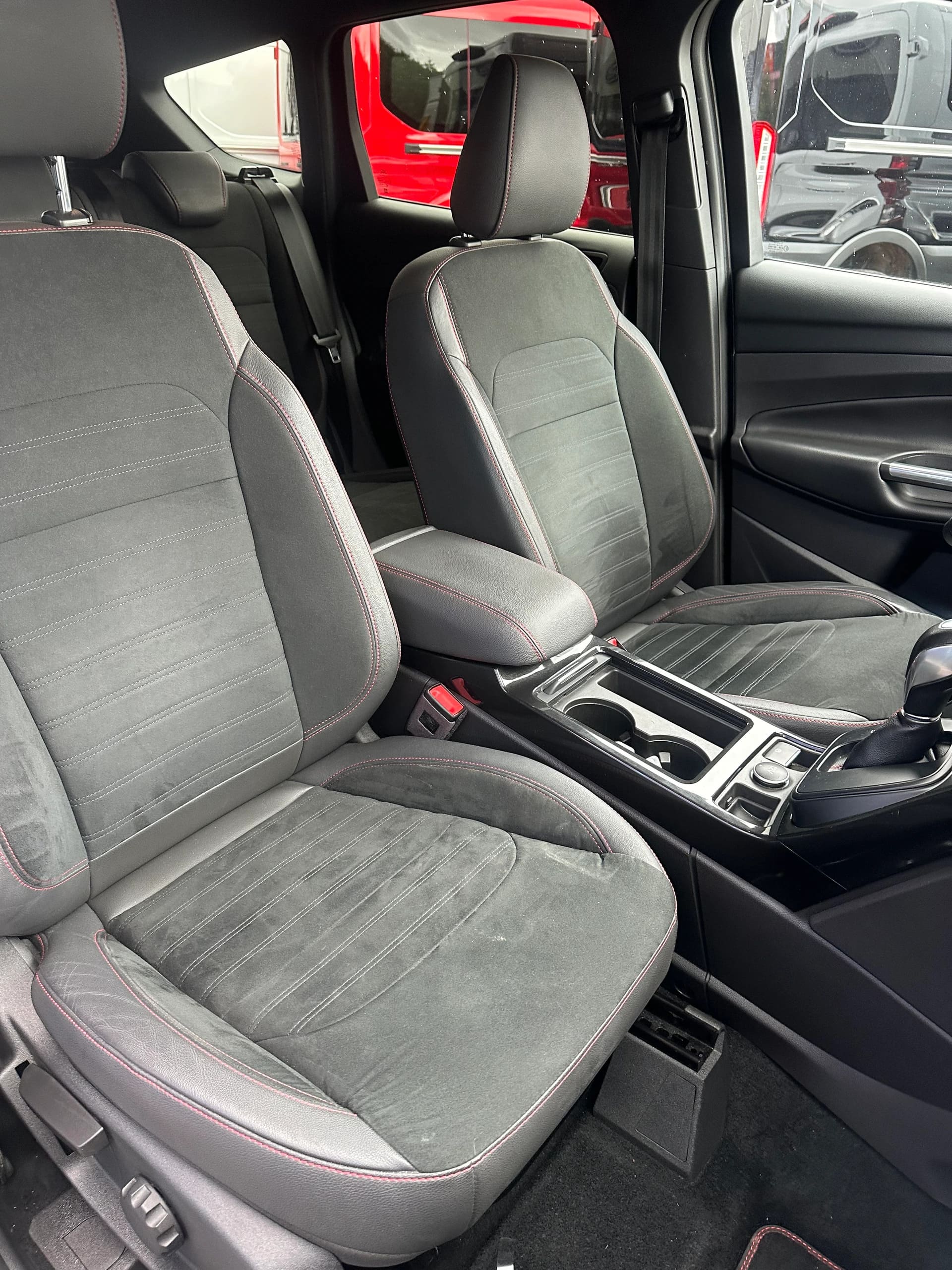 FORD Kuga 2.0 TDCi 120 ST-Line FPS-image-14