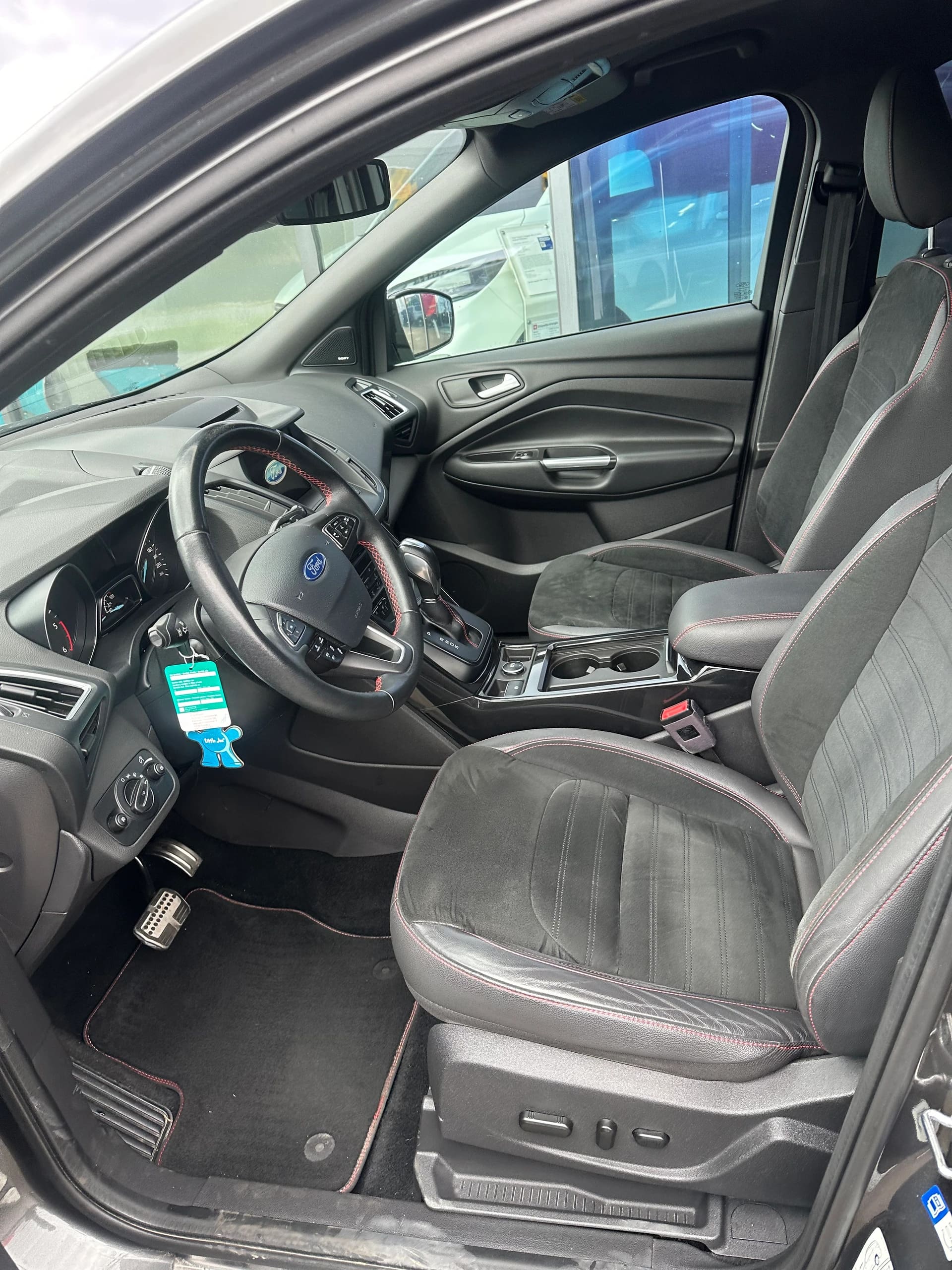 FORD Kuga 2.0 TDCi 120 ST-Line FPS-image-10