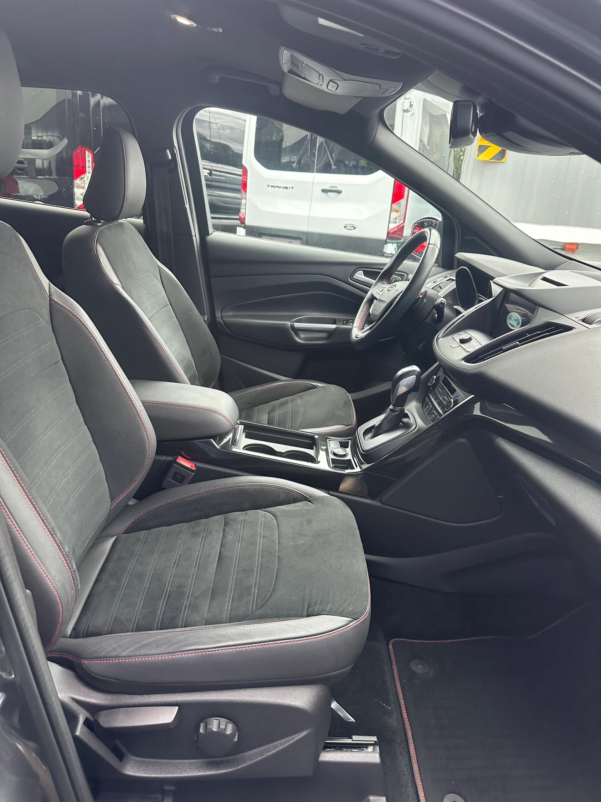 FORD Kuga 2.0 TDCi 120 ST-Line FPS-image-12