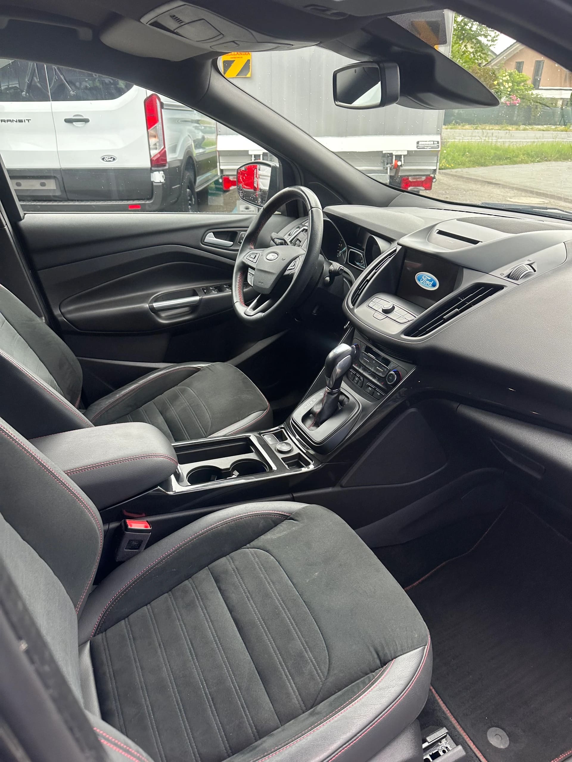 FORD Kuga 2.0 TDCi 120 ST-Line FPS-image-13