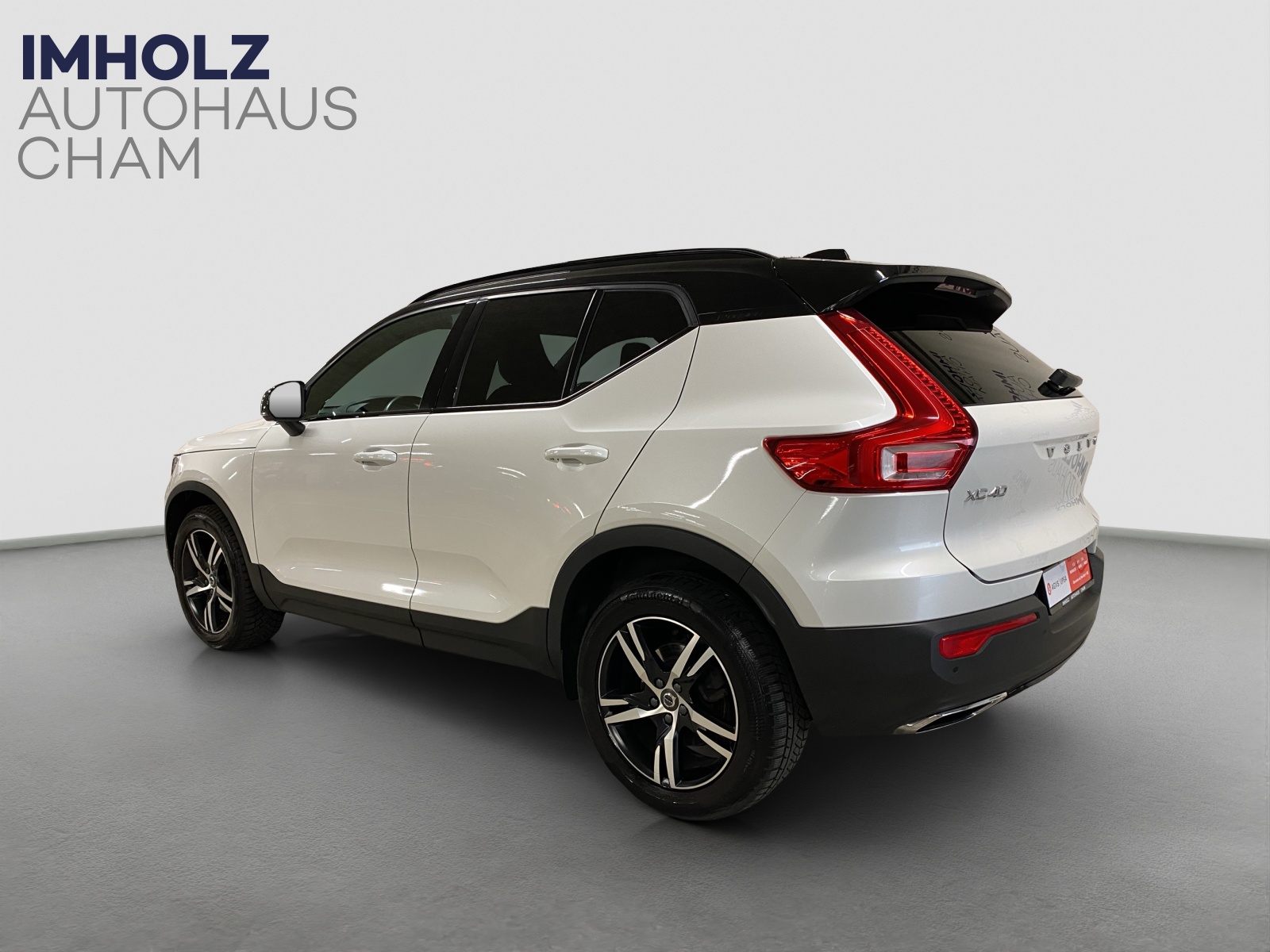 VOLVO XC40 2.0 D4 R-Design AWD-image-2